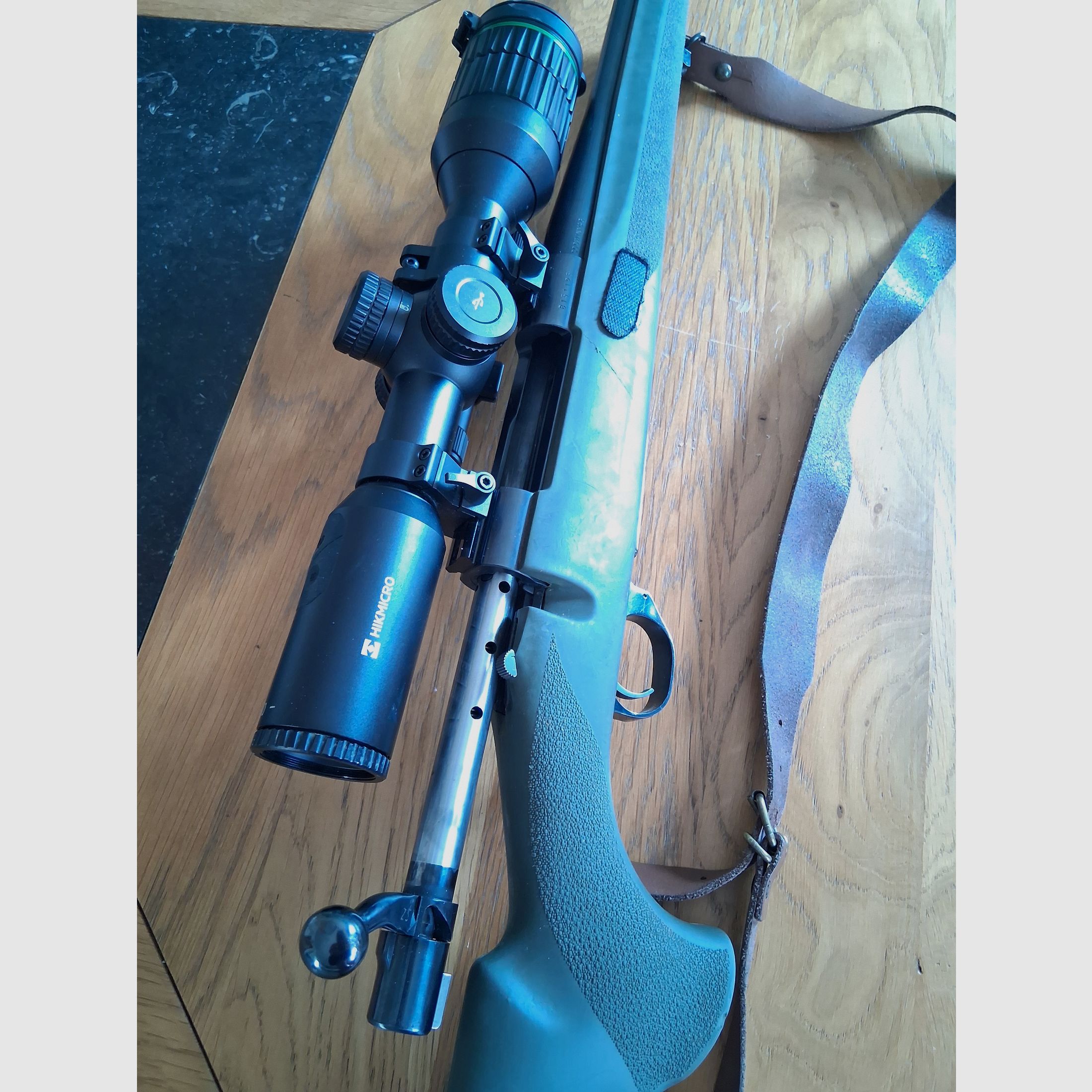 Carabina HOWA con scope HIKMICRO