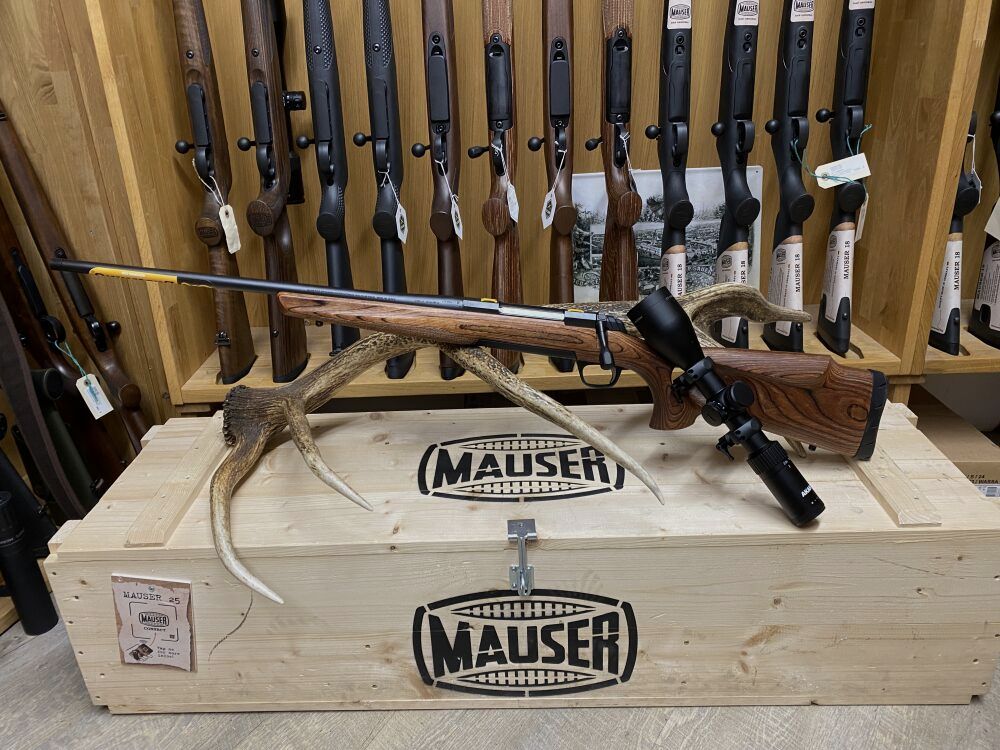 Browning X-Bolt Hunter Eclipse links, mit AKAH 2,5-10x50, ohne Schiene