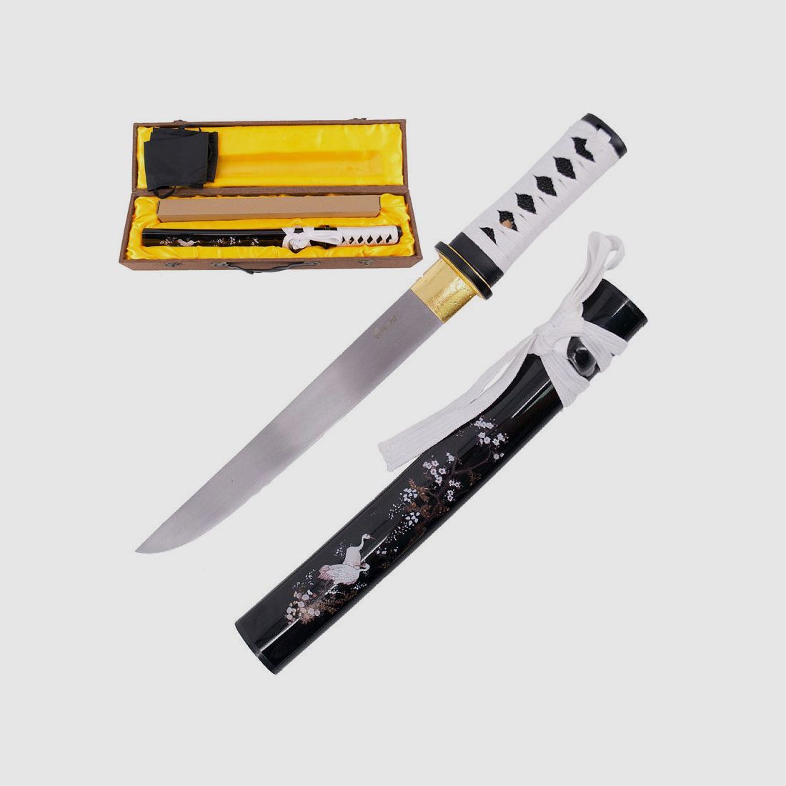 Tanto with flowers and crane details