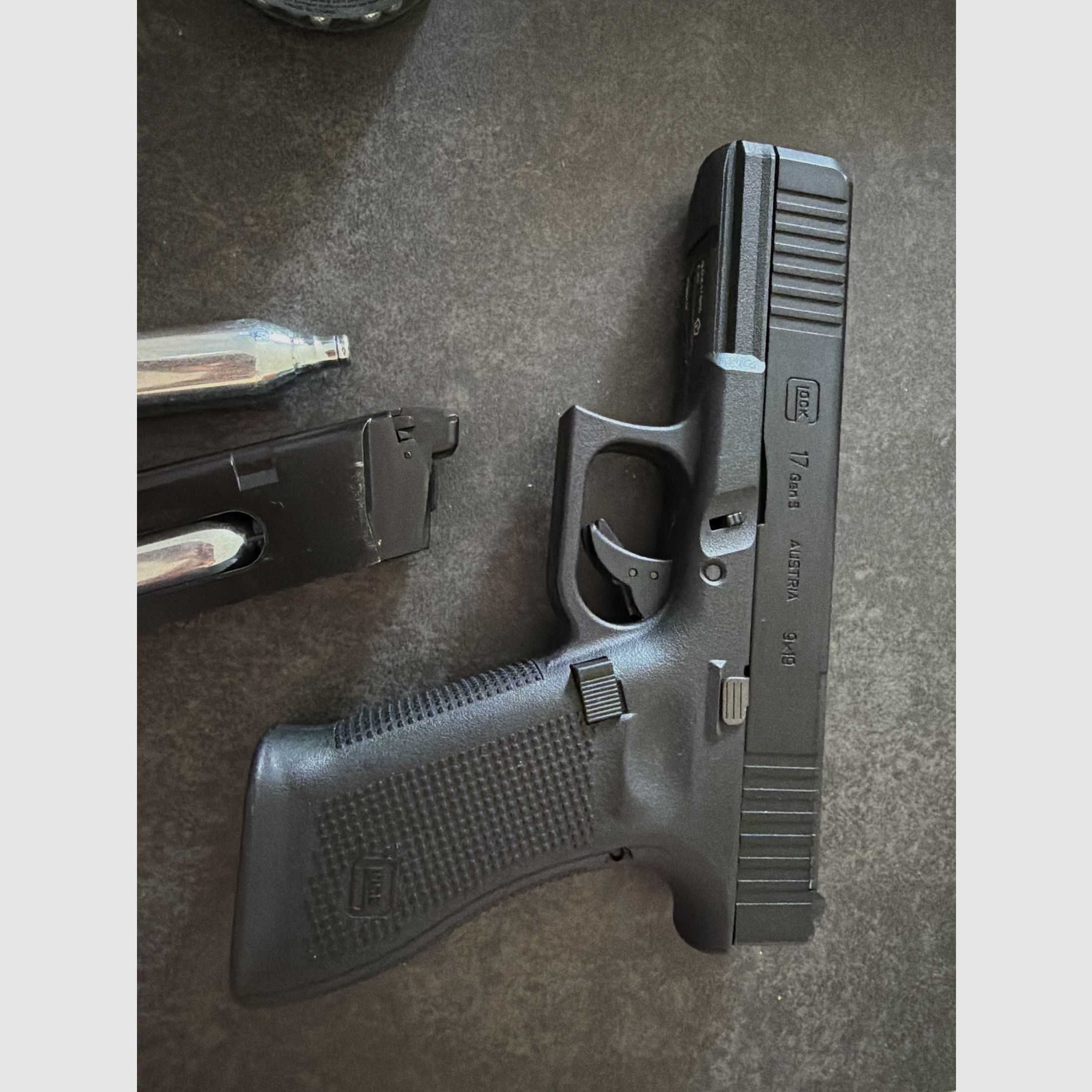 Glock 17 Gen. 5 MOS Airsoft met metalen slide CO2 BlowBack 6mm BB zwart