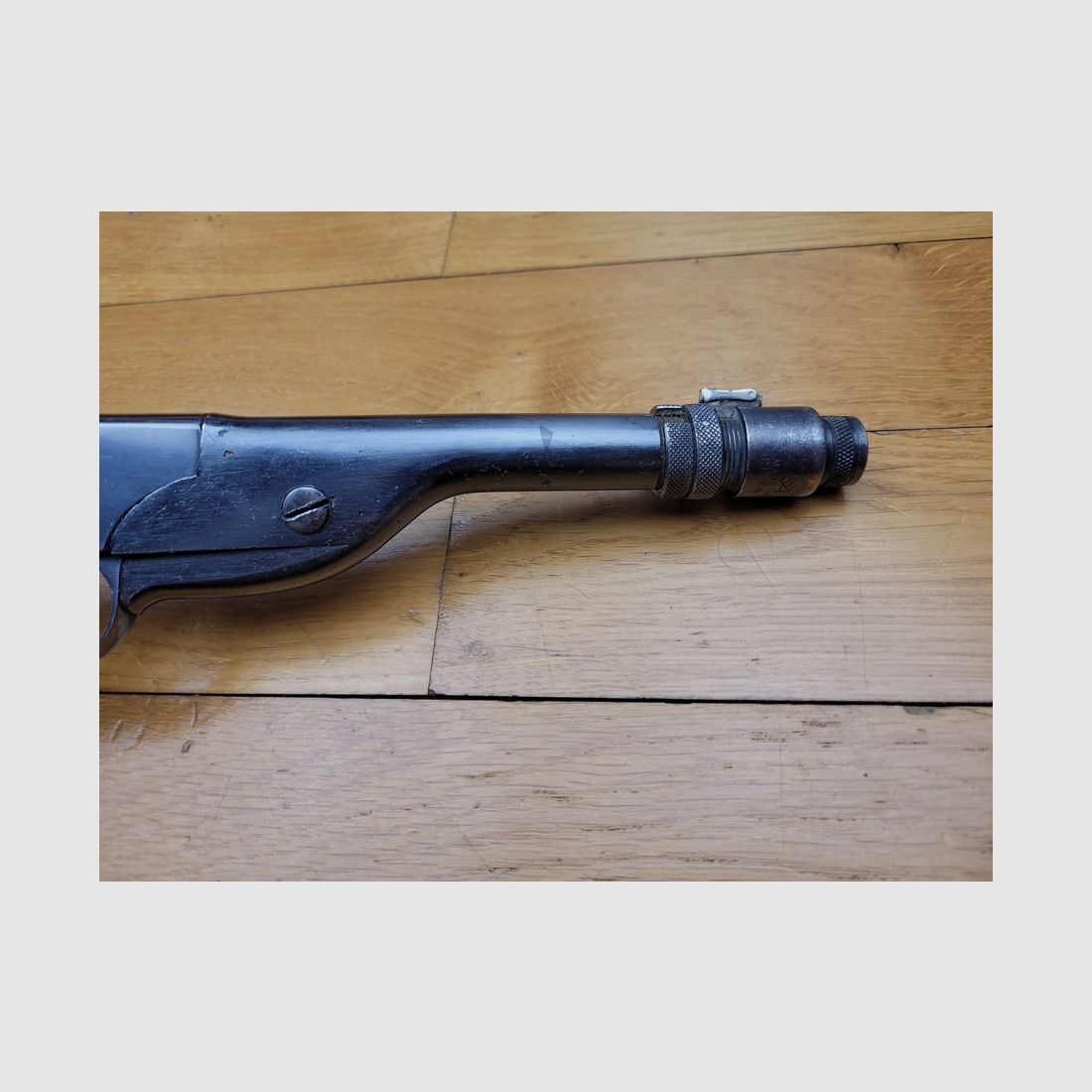 Schöner Colt Targetsman – .22LR – 1925 – 6 Zoll – 8 Schuss – Gewinde – ergonomischer Nussbaum-Schaft – Daumenauflage – TBE+, Bild 5 von 20