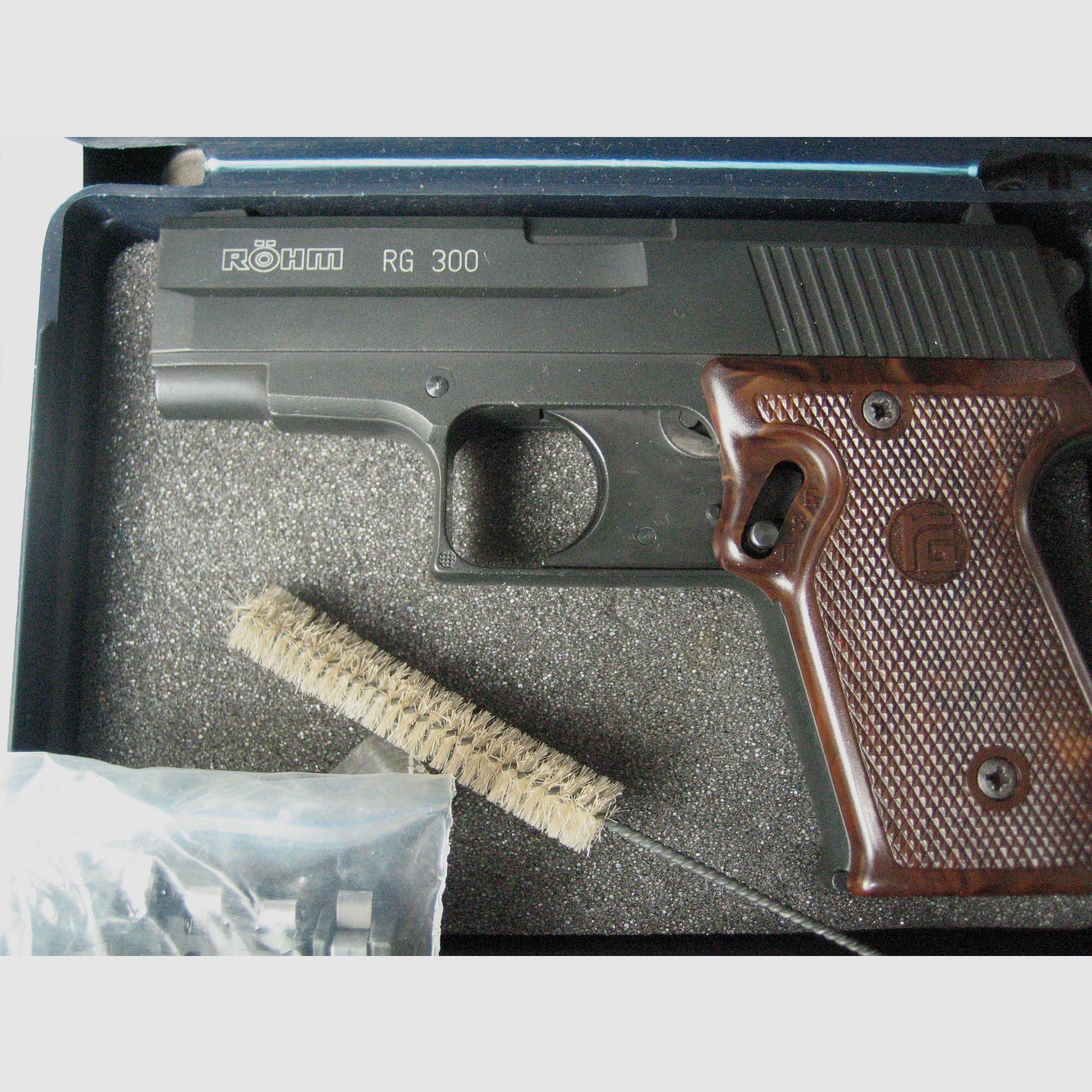 Röhm RG 300 z 4 magazynami, szczotką i kubkiem do strzelania NOWY NOWY
