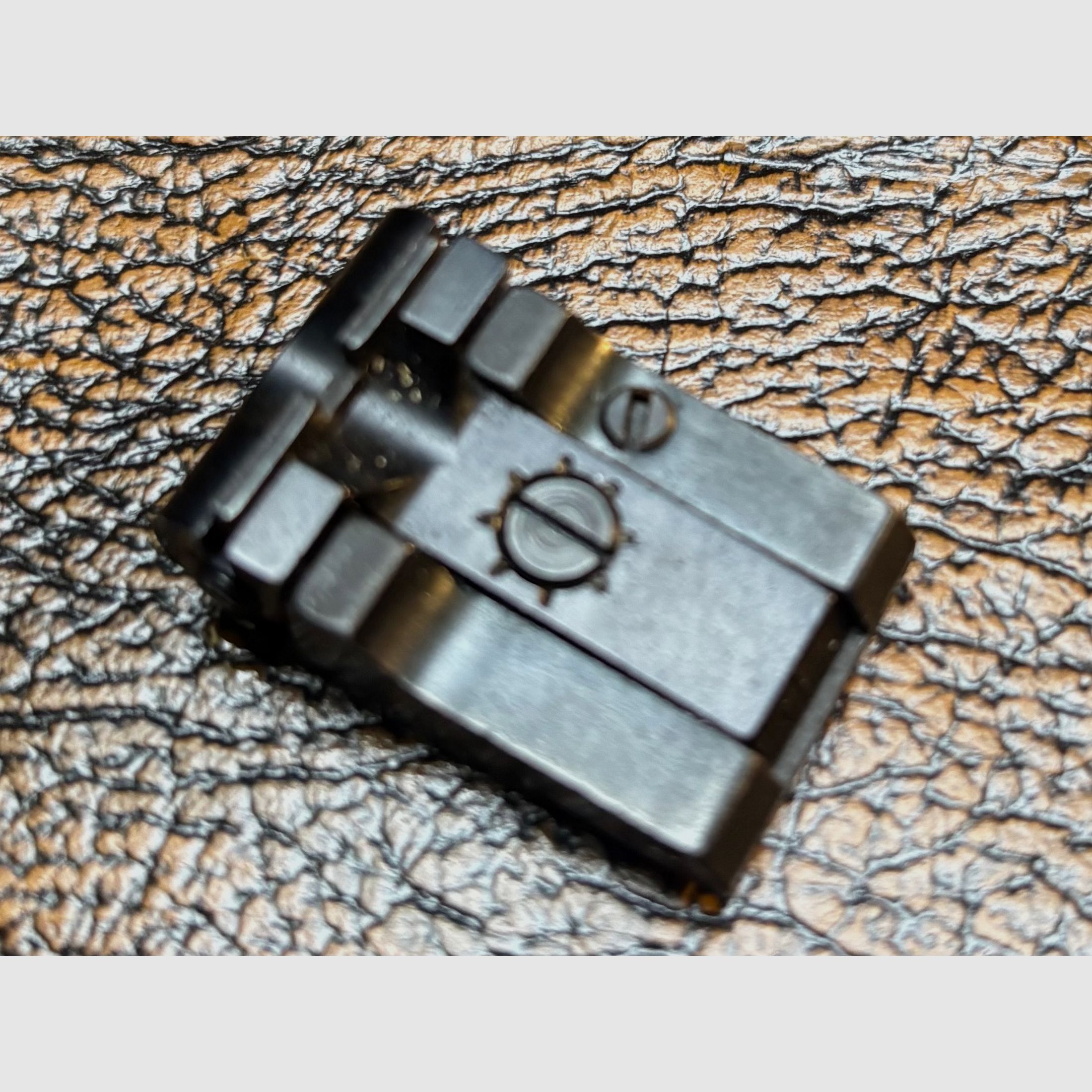 Neuwertige verstellbare Kimme für eine Ruger MK I oder II oder III ?