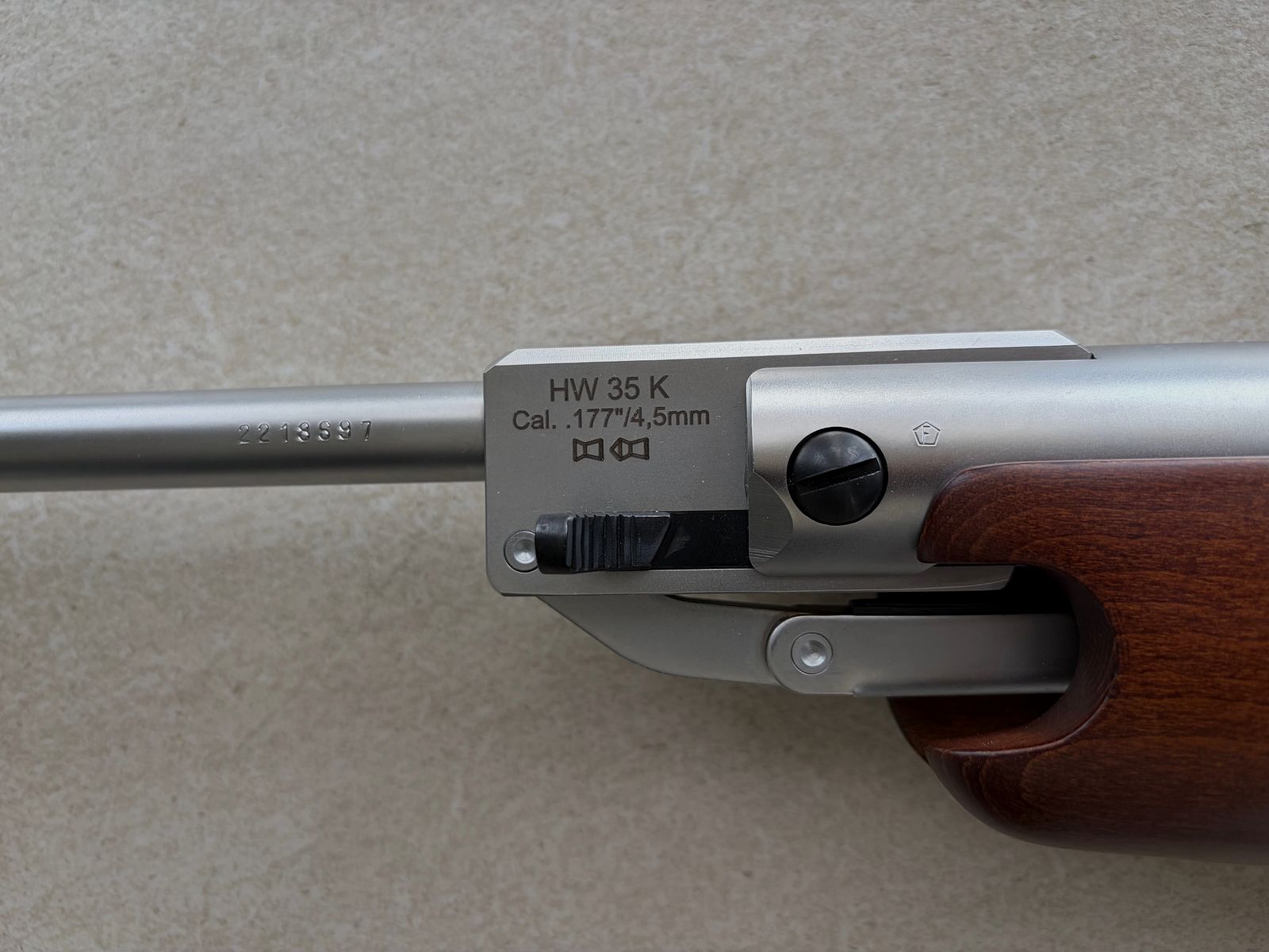 Weihrauch HW35 K Cal. 4,5 mm (.177) con scope y Weihrauch suppressor – Like new