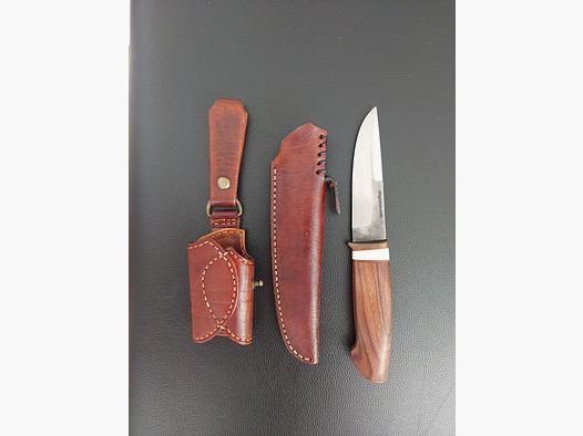 Handcrafted knife made from BÖHLER M390 MICROCLEAN – a unique one-off piece.