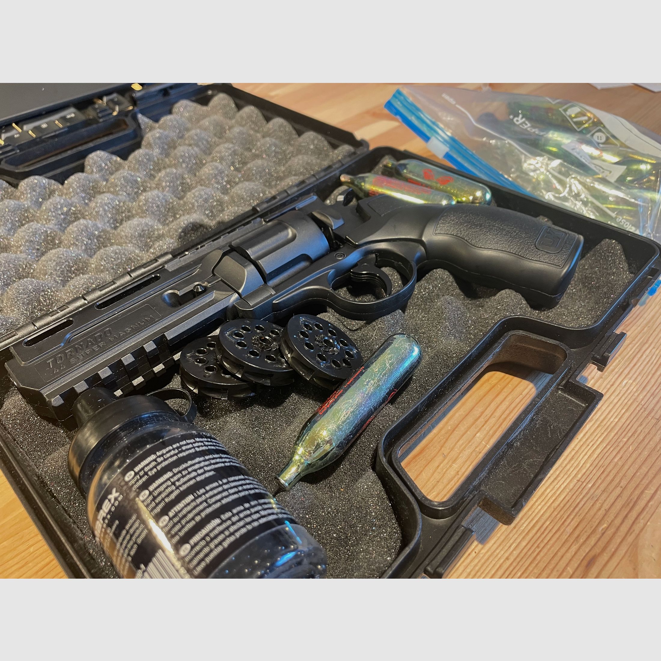 UX CO2 Revolver Tornado mit Zubehör
