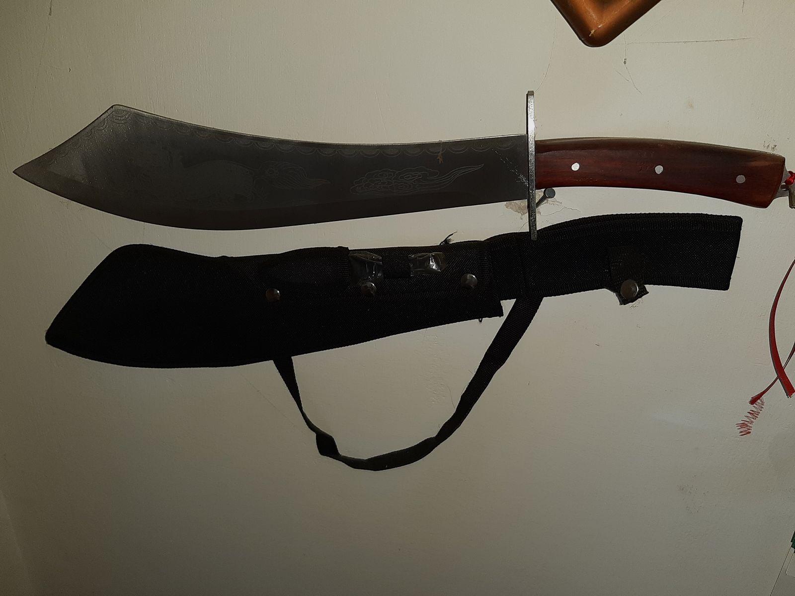 NOUVEAU Couteau de brousse chinois en forme de dragon, tranchant et la lame est double face avec un motif de dragon gravé