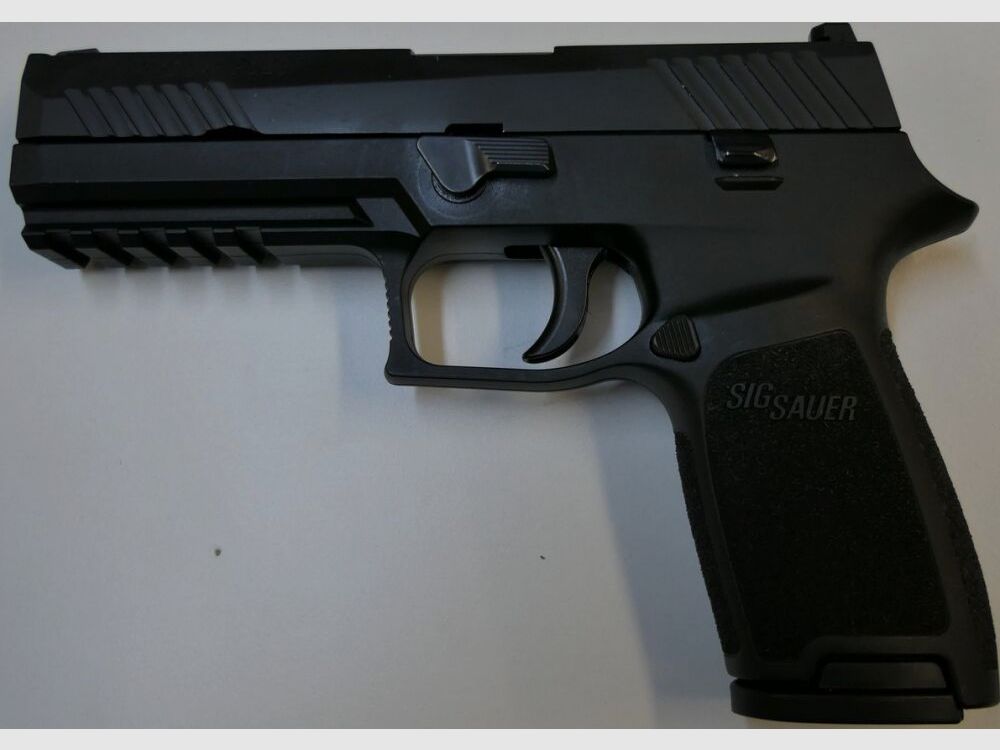 Sig Sauer P320F inkl Holster u. Zubehör