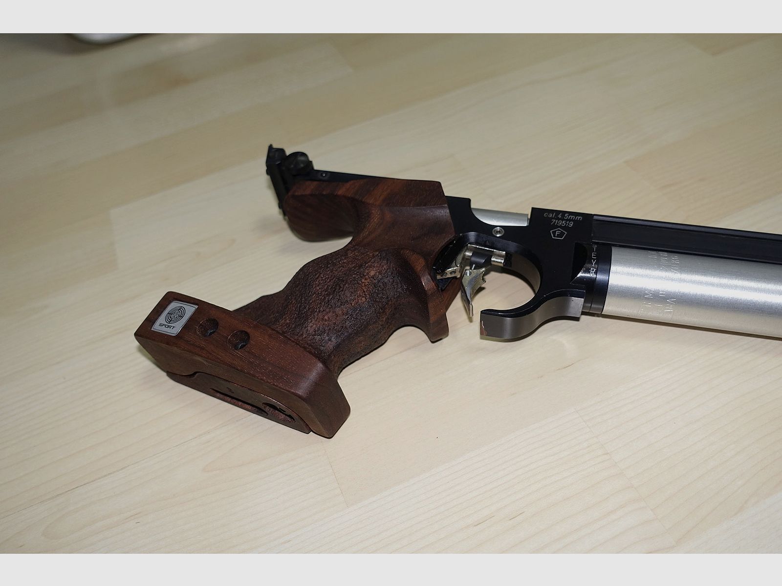 Steyr LP10 Pressluft Matchpistole / 3 Rechtsgriffe Gr. S + M