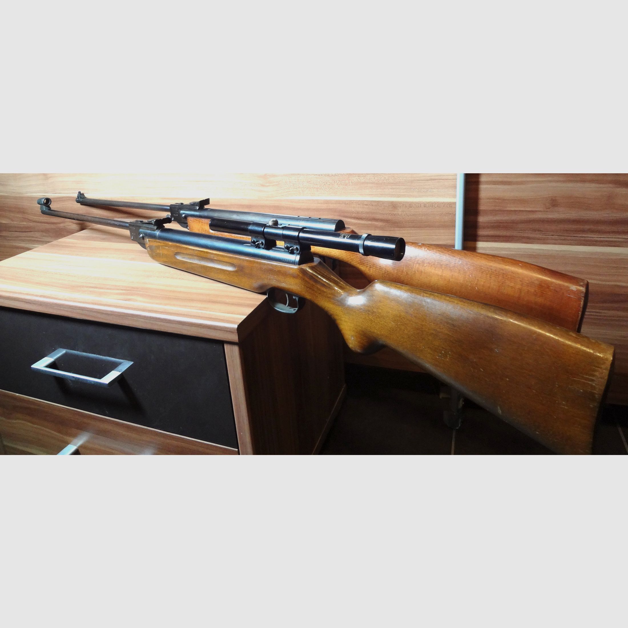Zwei Luftgewehre von Weihrauch, Modell HW 50 S /HW 50