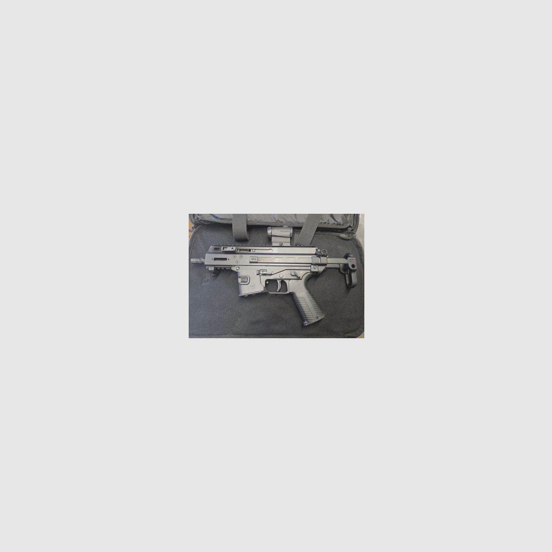Pistola semiautomática B&T APC9 K G Pro con culata telescópica, calibre 9mm