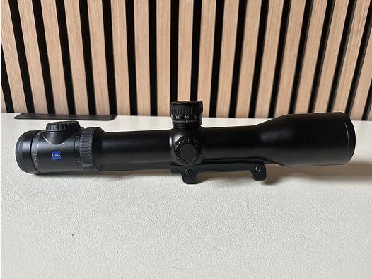Zeiss V8 1.8–14x50 – iluminowany celownik – szyna – najlepsze uniwersalne szkło