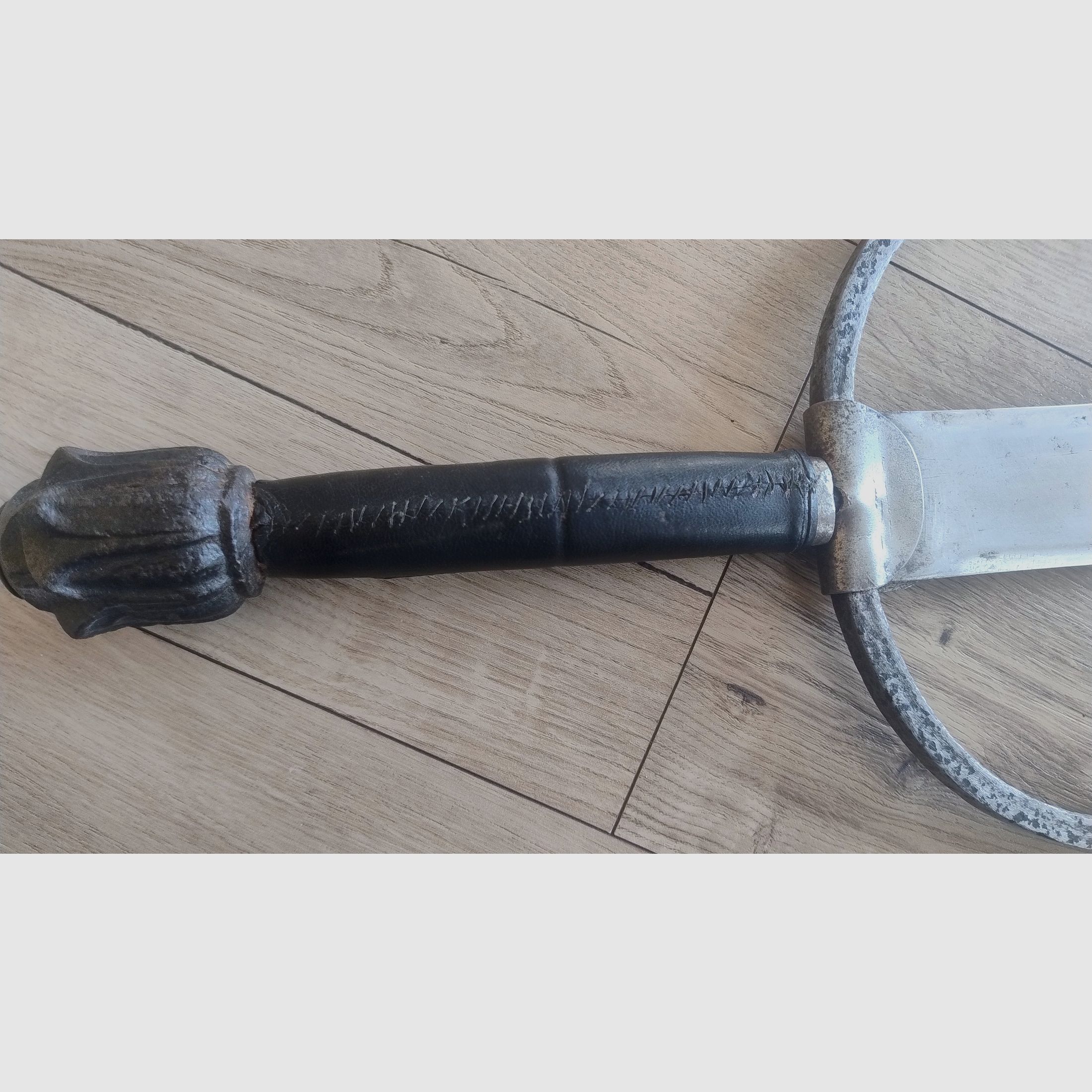 Historistisches Langschwert ca. 1870–1900 – Ledergriff – vernieteter Knauf – Gesamtlänge 112 cm