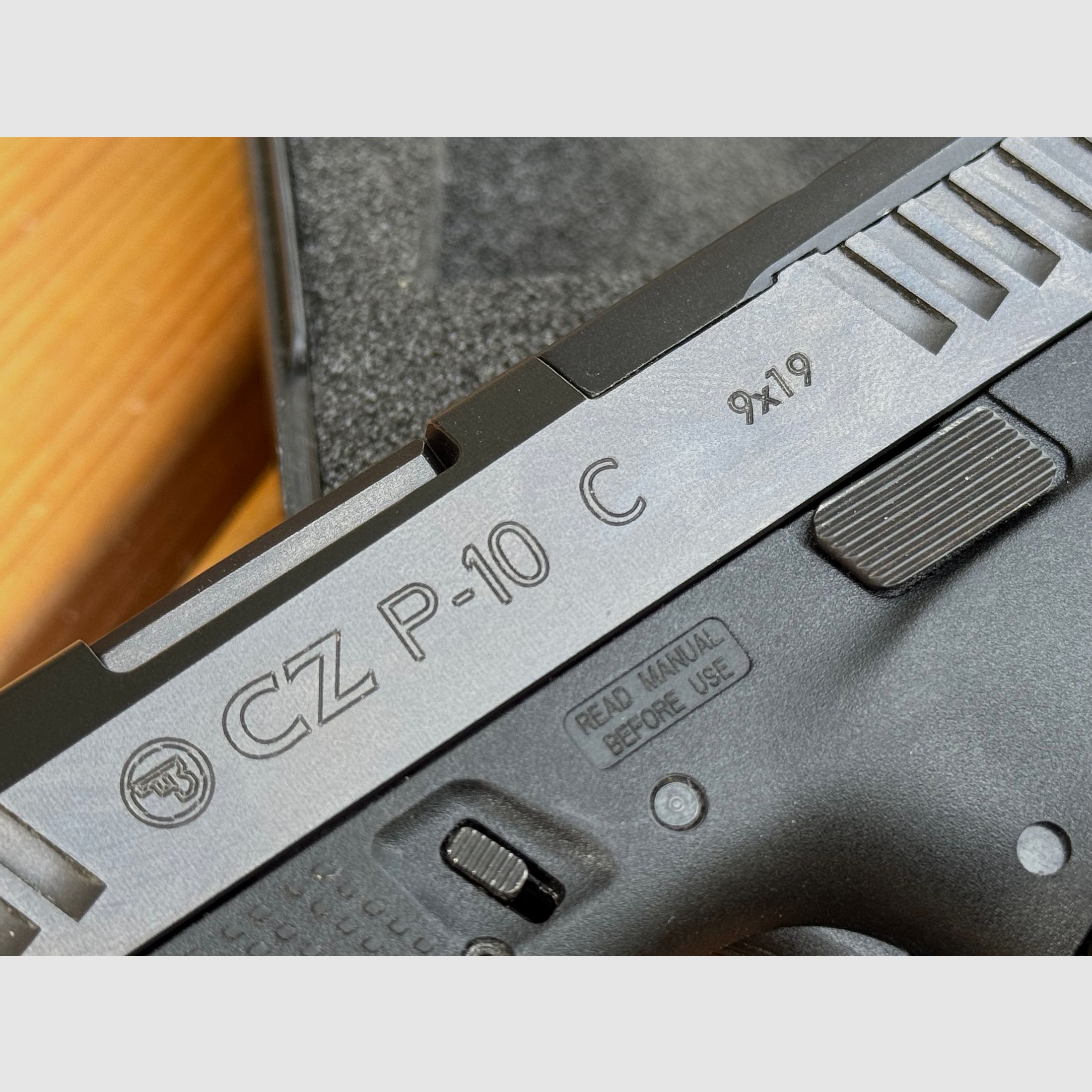 Pistolet CZ P-10 C OR dans la mallette d'origine
