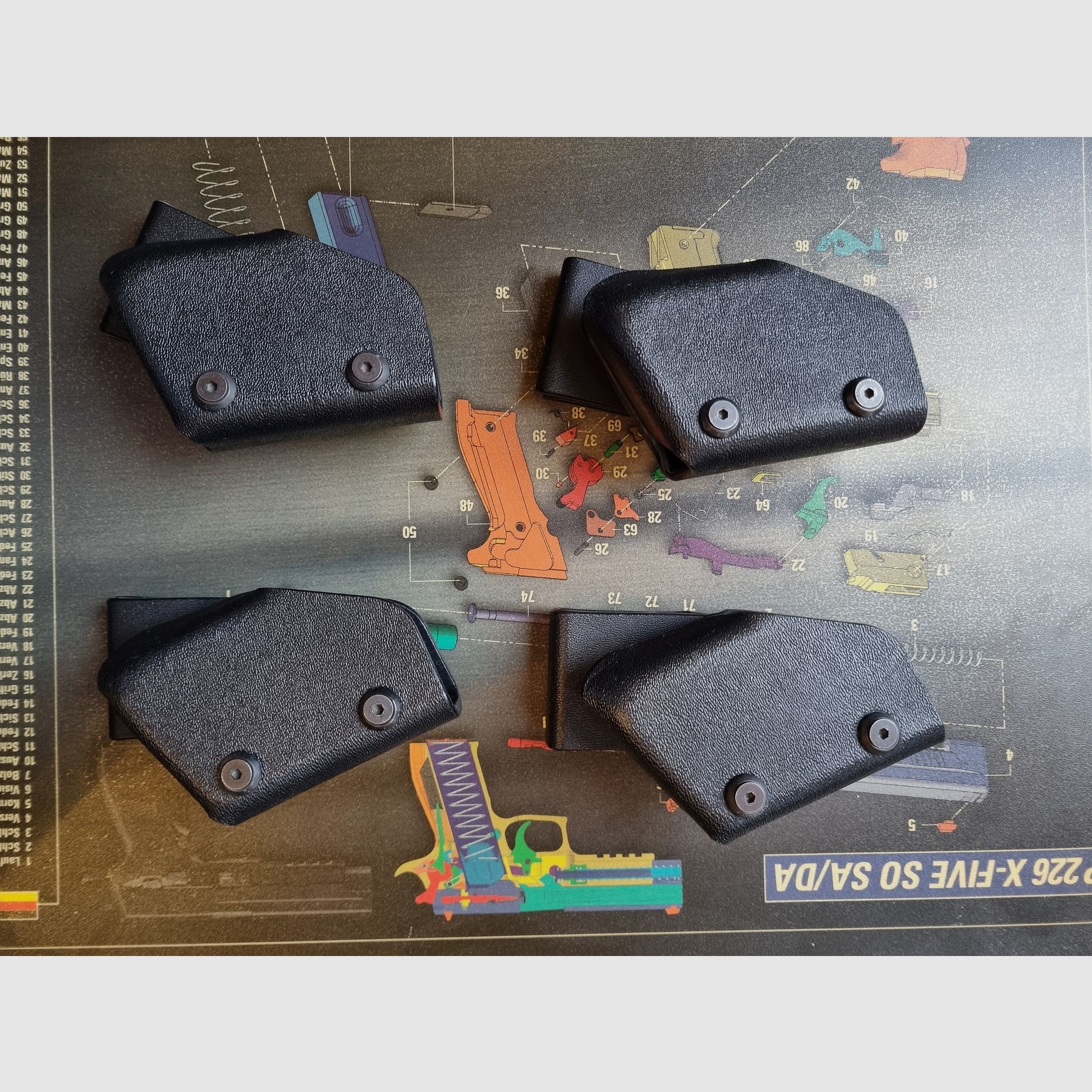  4 x Höppner und Schumann universal Magazinhalter (Speedmag 5CW?) für doppelreihige Magazine