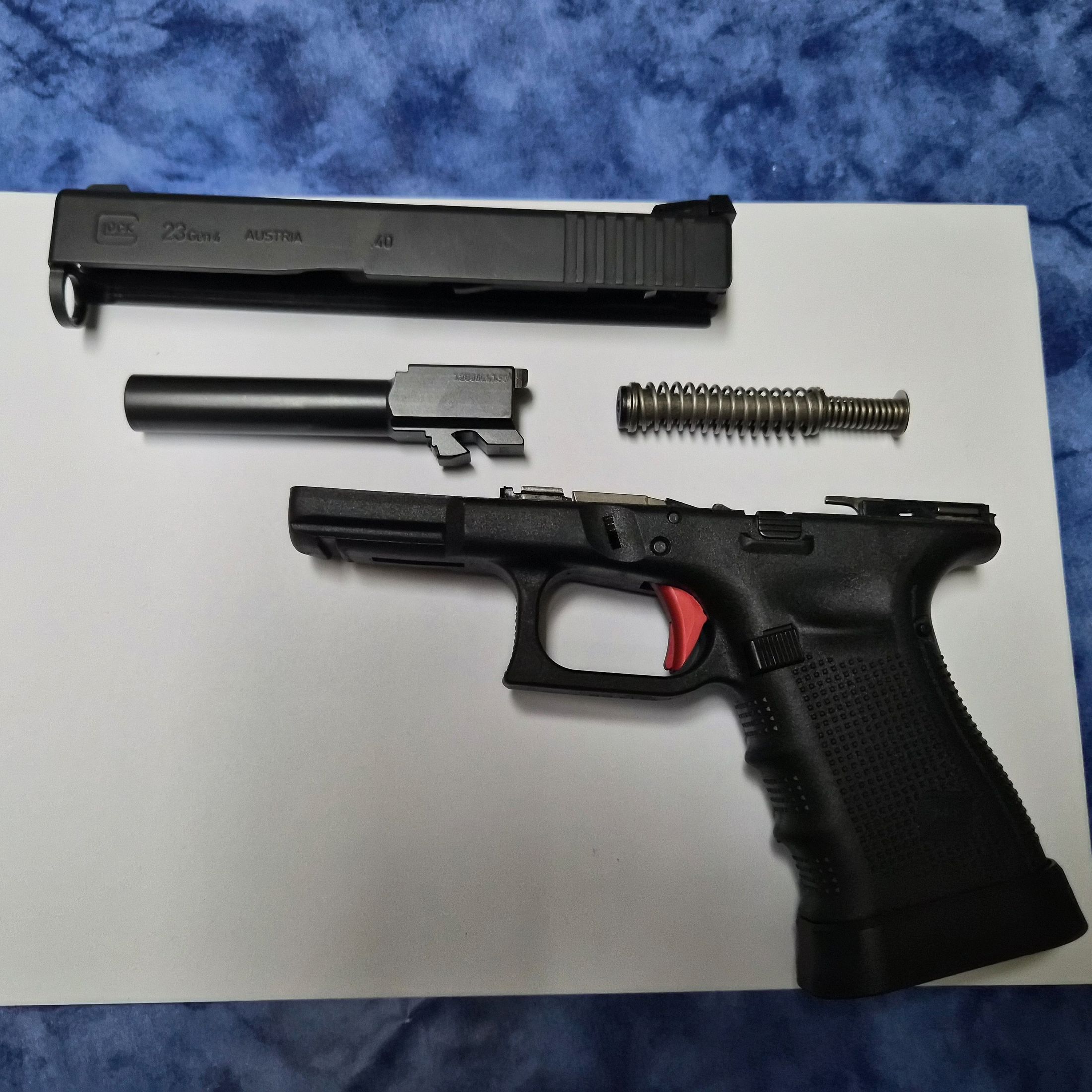 Glock 23 Gen 4 .40 S&W – set completo da competizione high-end (mirino LPA, trigger tuning, kit molle, valigetta, accessori)