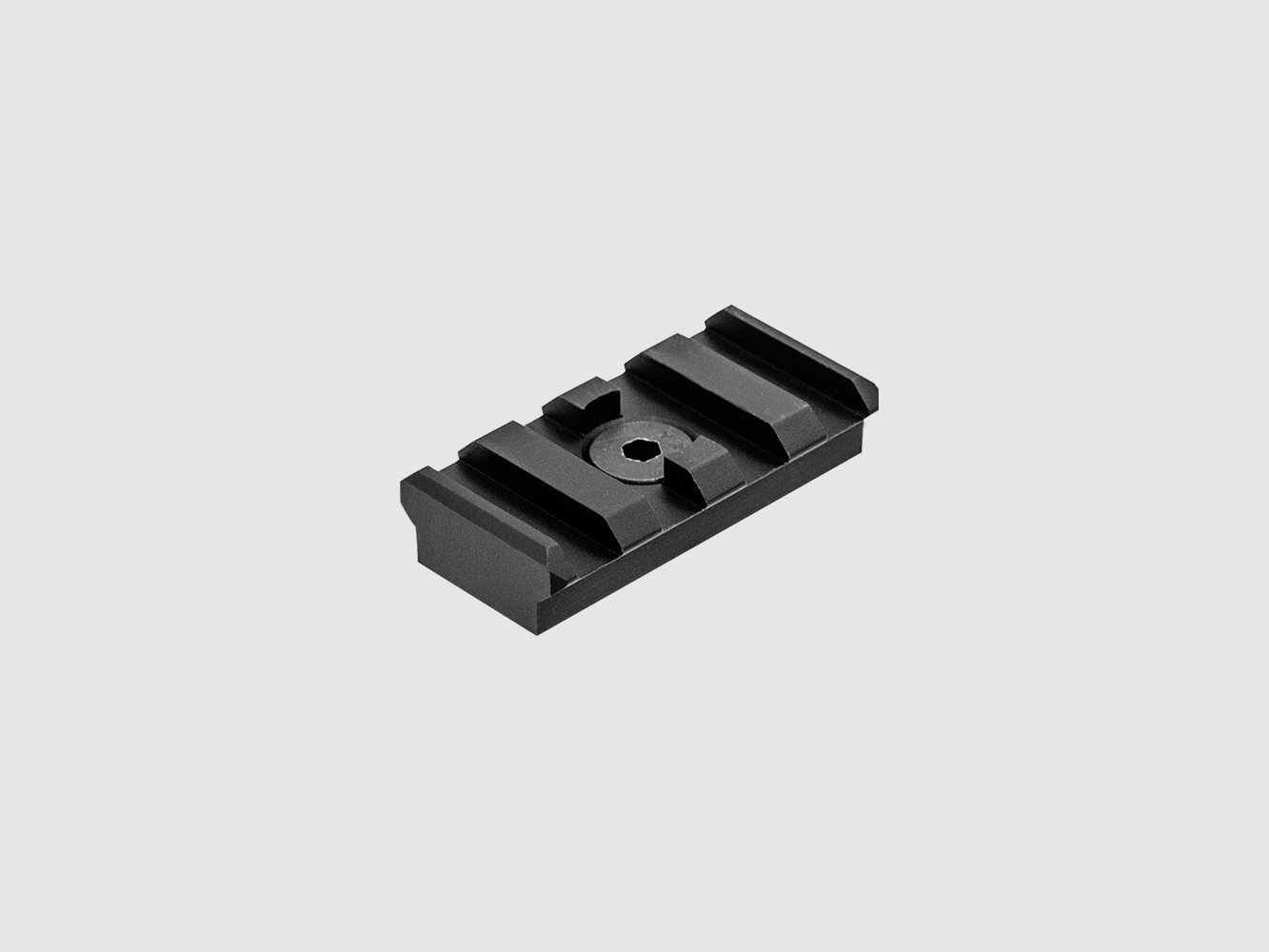 UTG PRO M-LOK® section de rail Picatinny à 4 fentes, noire, image 1 sur 3