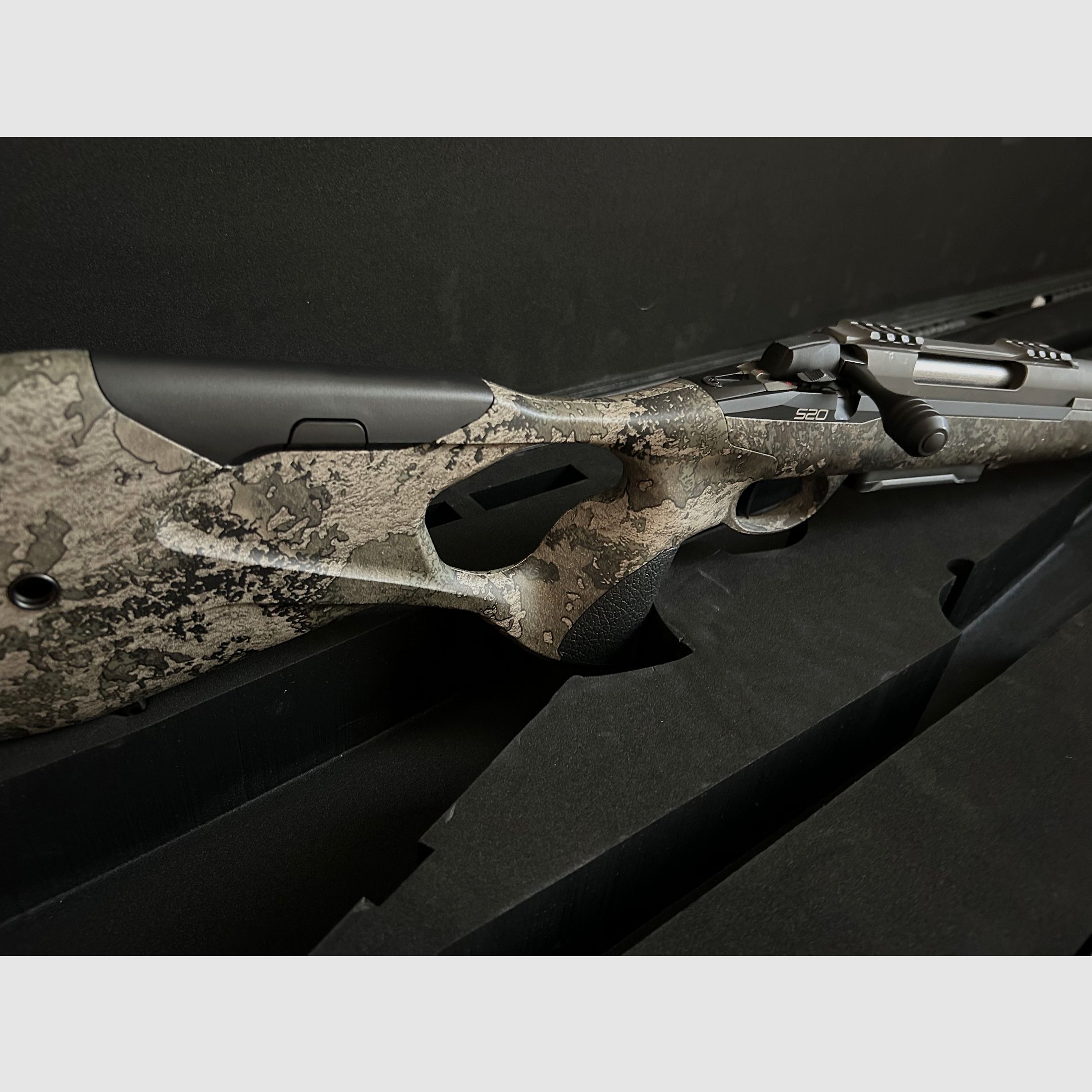 ¡Oferta combinada increíble! Sako S20 + SVEMKO Pure S silenciador | Cal 6.5mm / 0.25, Montaje rápido | Hunter 6,5 Creedmoor Cerakote True Timber Strata LL 51cm Camo *NUEVO*