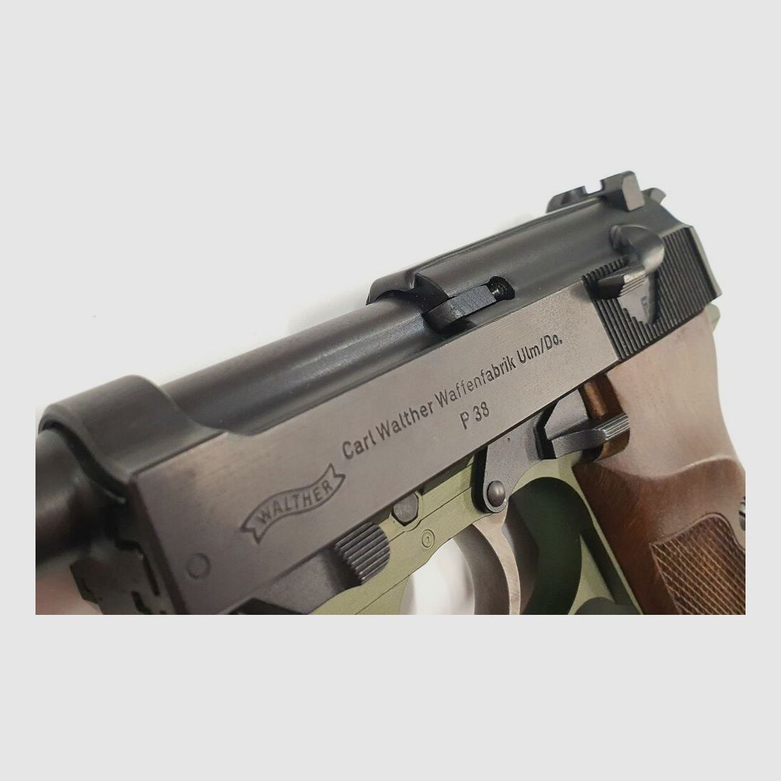 Walther / Schwaben Arms GmbH Special Edition Pistool Walther P38 in Klavertje Groen