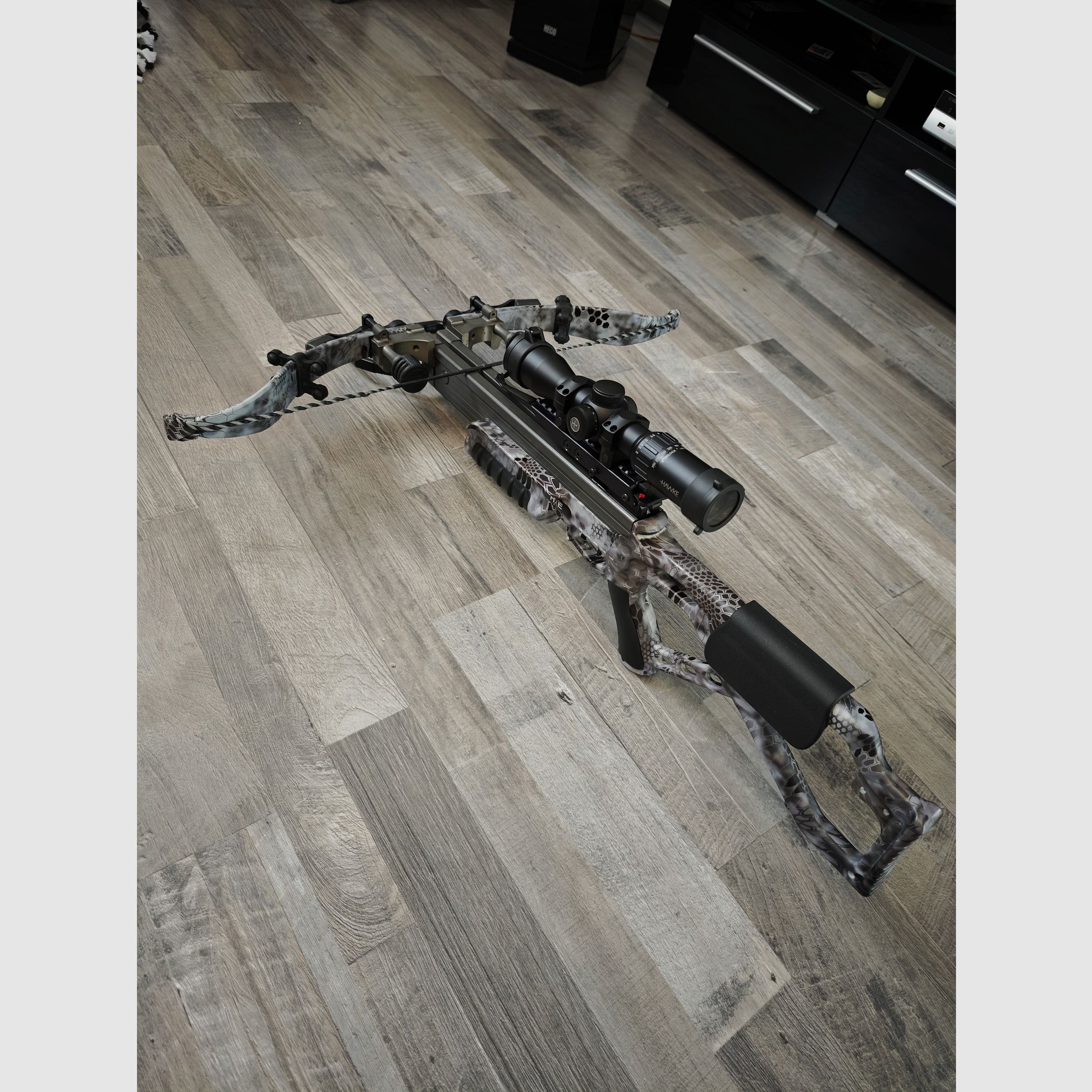 Excalibur Micro Axe 340 Arco con molti accessori in condizioni pari al nuovo