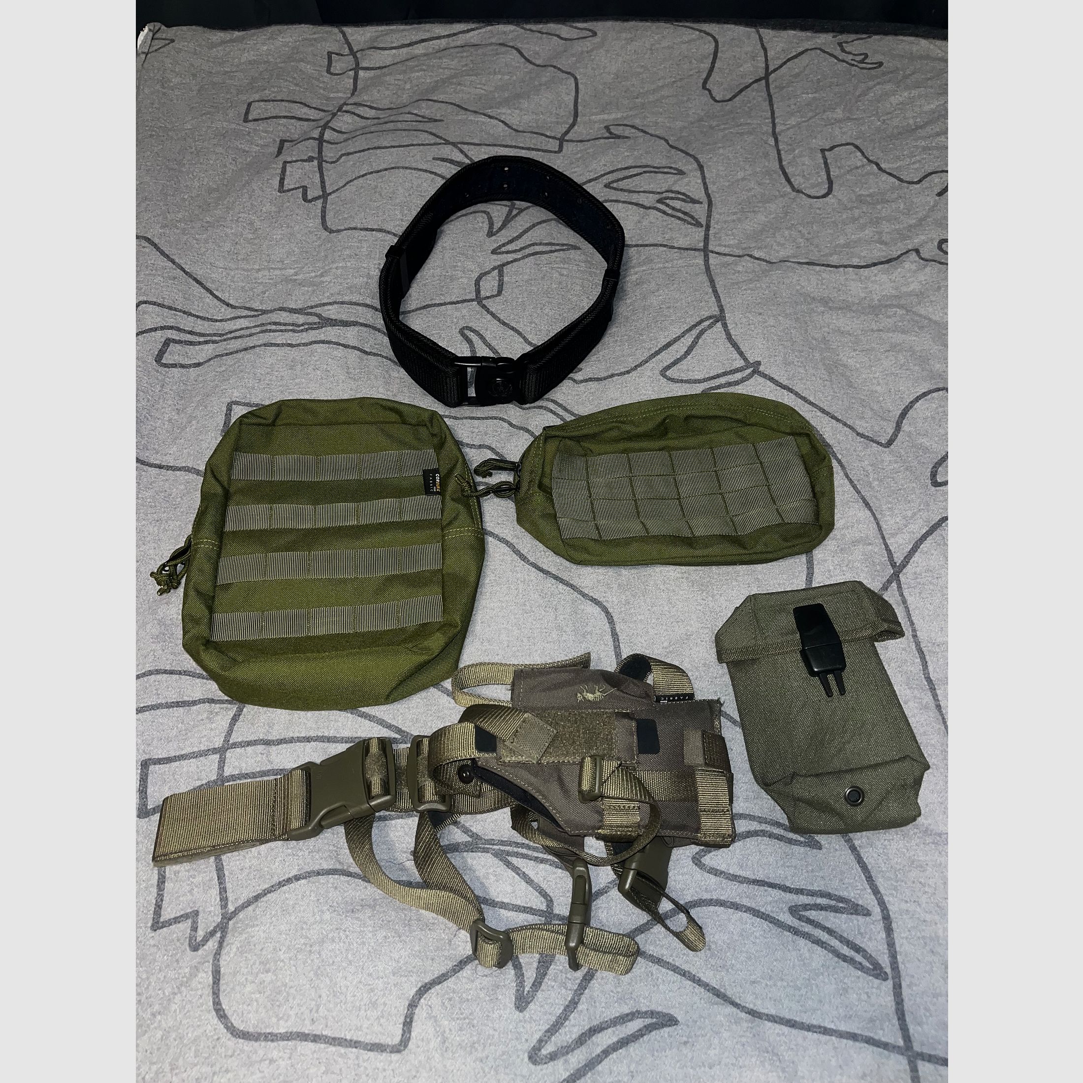 Ausrüstungsset 3 Taschen, Pistolenholster und Einsatzgürtel