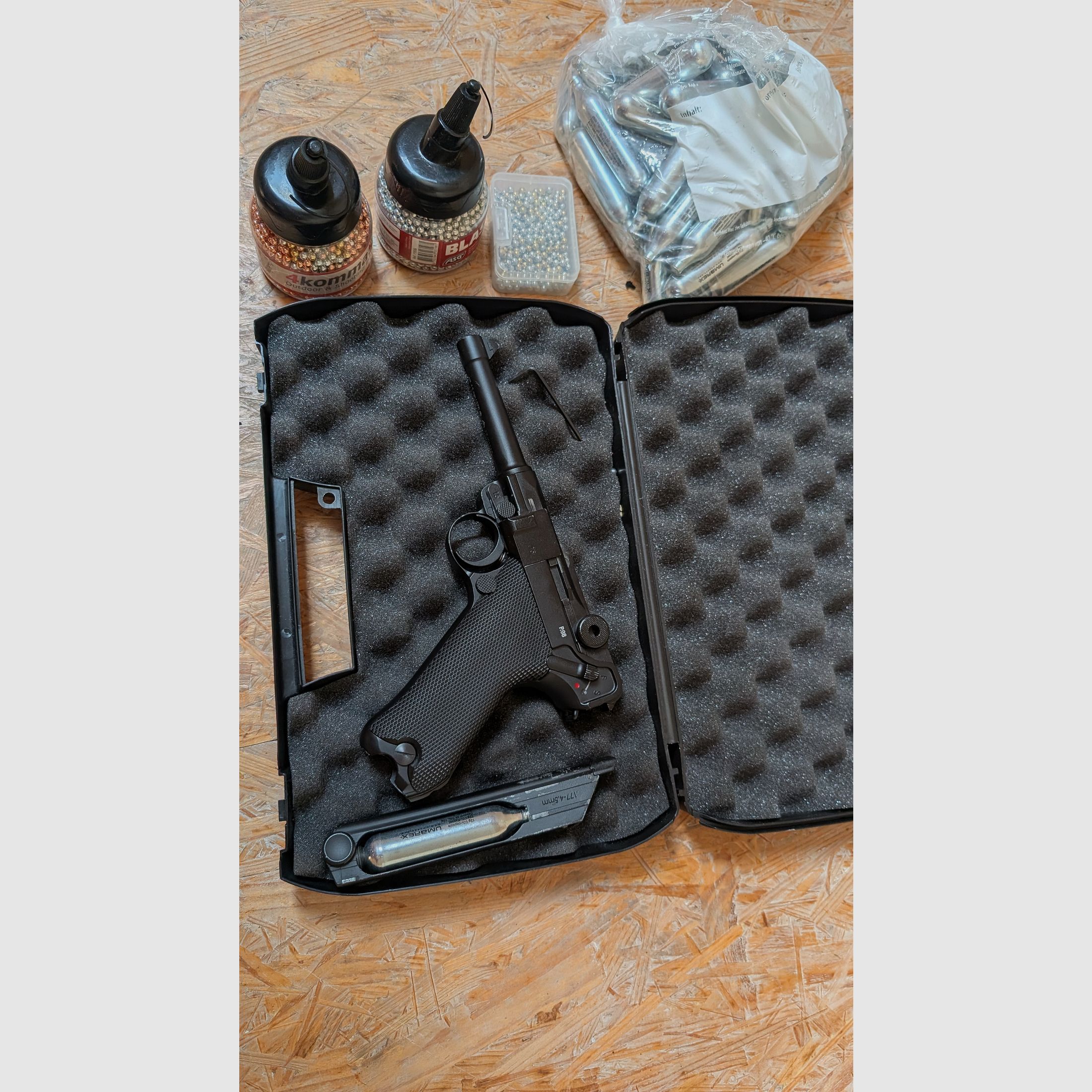Umarex P08 with BB 4.5mm CO2
