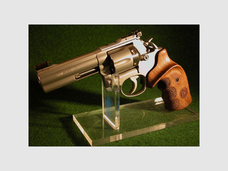 NEW BASIC COMBAT S&W 686-6 4" inch 357 Magnum