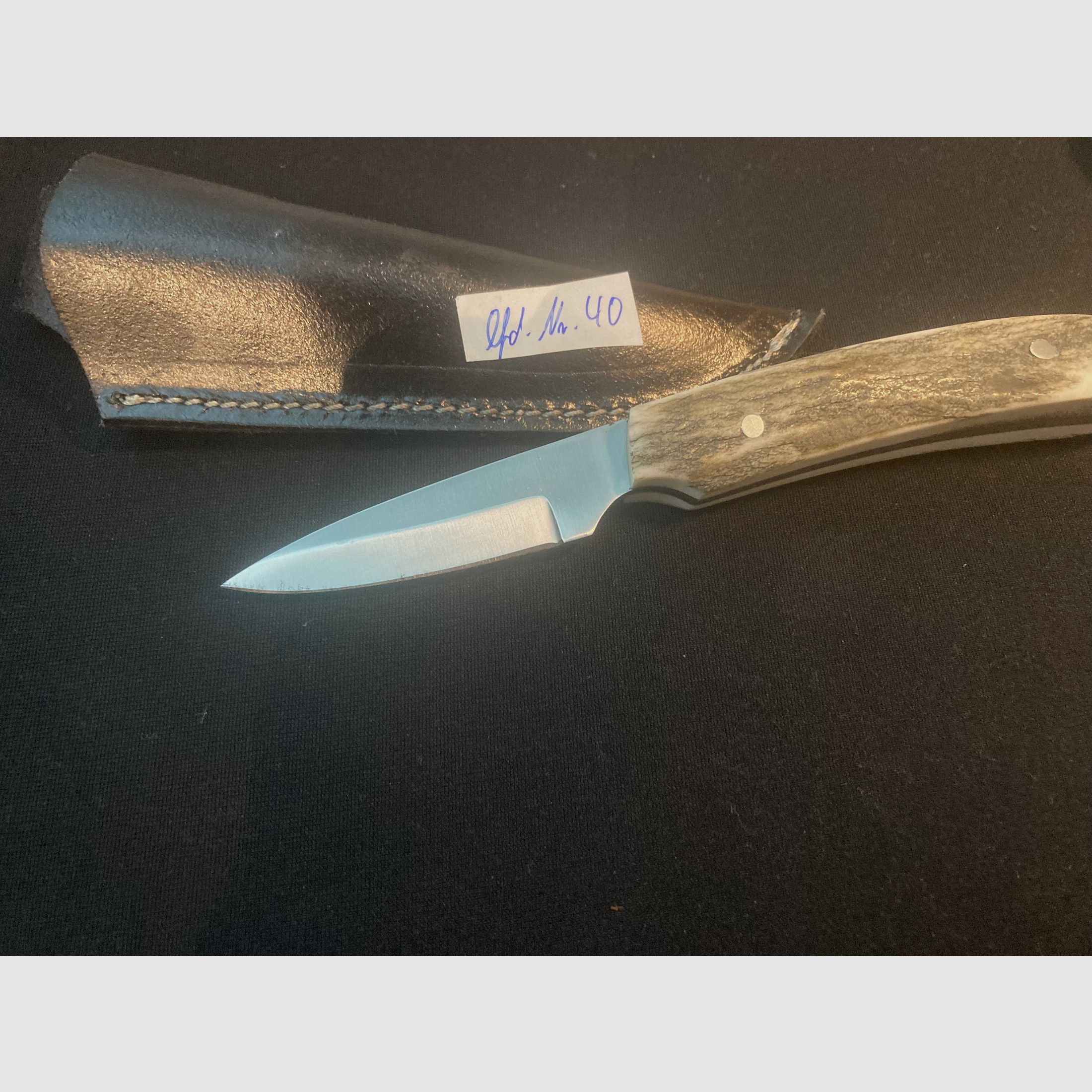 Nóż do pasa, nóż myśliwski, uchwyt z poroża jelenia, czarna skórzana pochwa