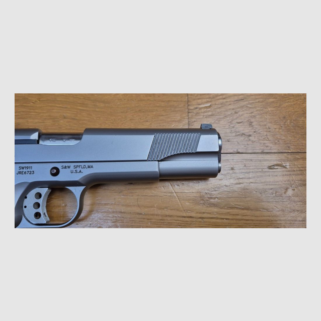 Sehr schöner 1911 von Smith & Wesson – In 45acp und 8 Schuss – 100% Edelstahl (kein Plastik!) – Smith-Bearbeitungen! – Sehr guter mechanischer und ästhetischer Zustand – Originalverpackung – TBE+, Bild 24 von 25