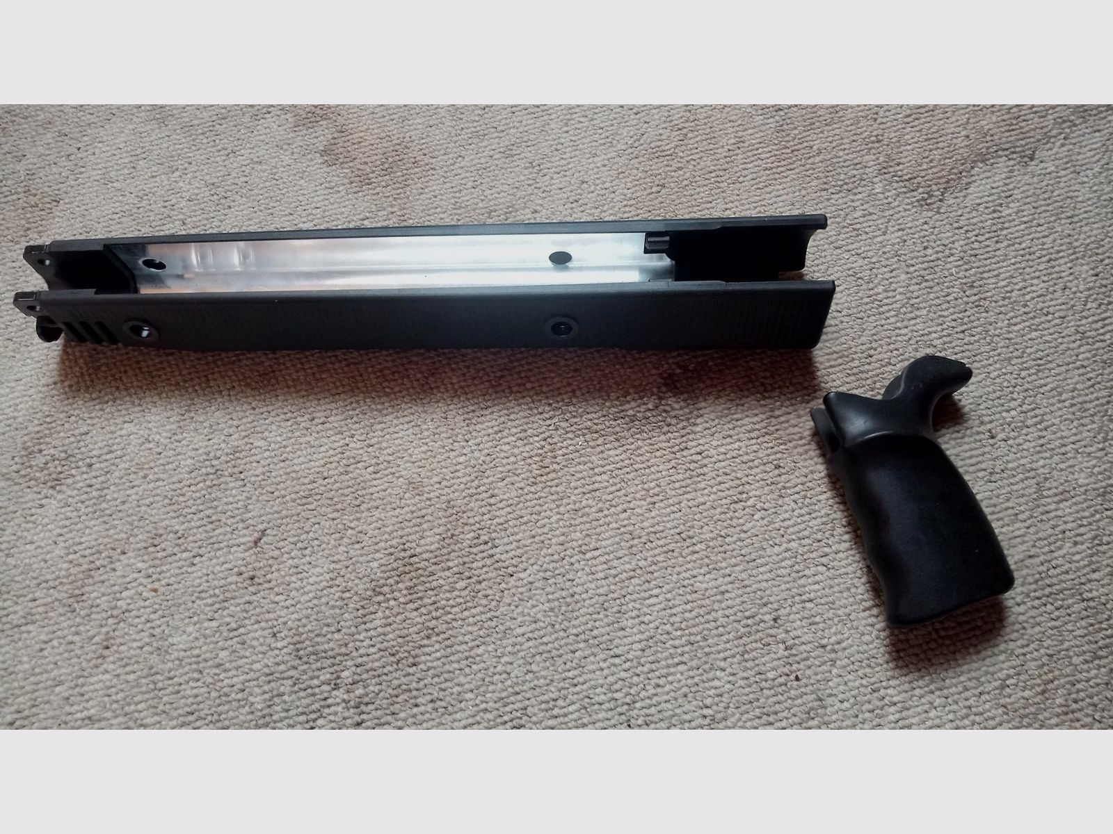 Moderner AC Unity G3 Trapezhandschutz  & Pistolengriff in Schwarz  - Aftermarket Wide Handguard Handschutz