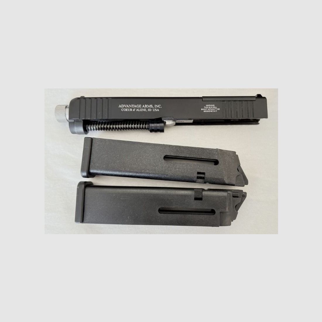 Système de changement Advantage Arms .22lr Glock 17/22 Gen 4/ Gen 5 avec filetage et 2 chargeurs