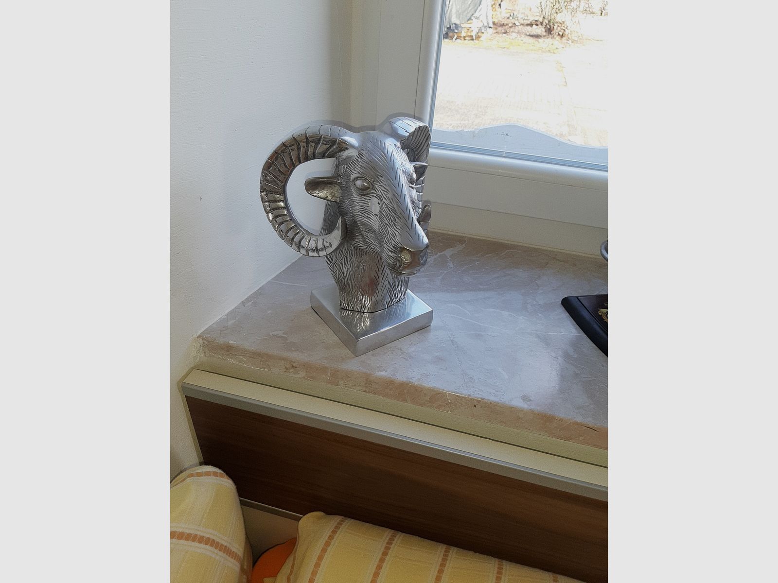 Noble RAM HEAD, an EYECATCHER on every desk