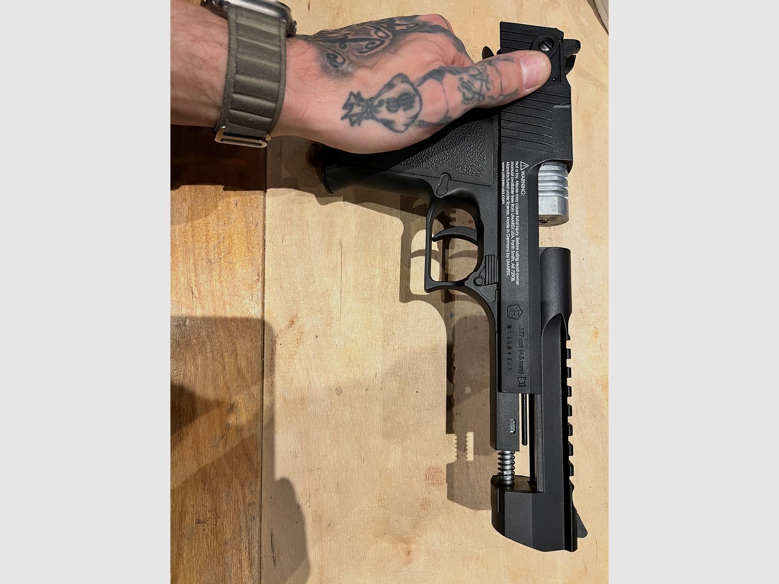 Desert Eagle CO2 Pistole Magnum Research INC. Minneapolis MN.