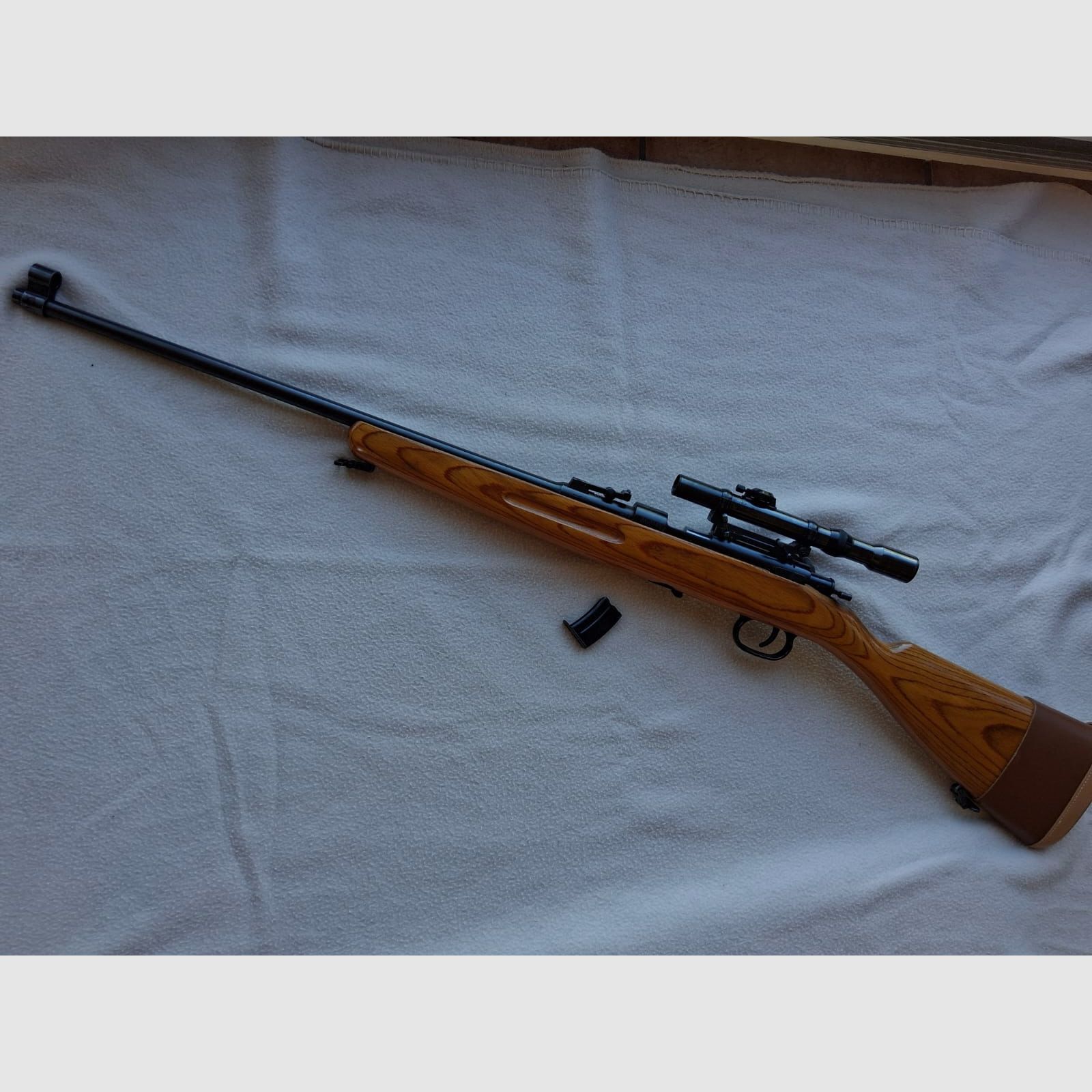 Langwaffe Suhl Repetierbüchse Sport Kal. 22LR mit Zielfernrohr 4x