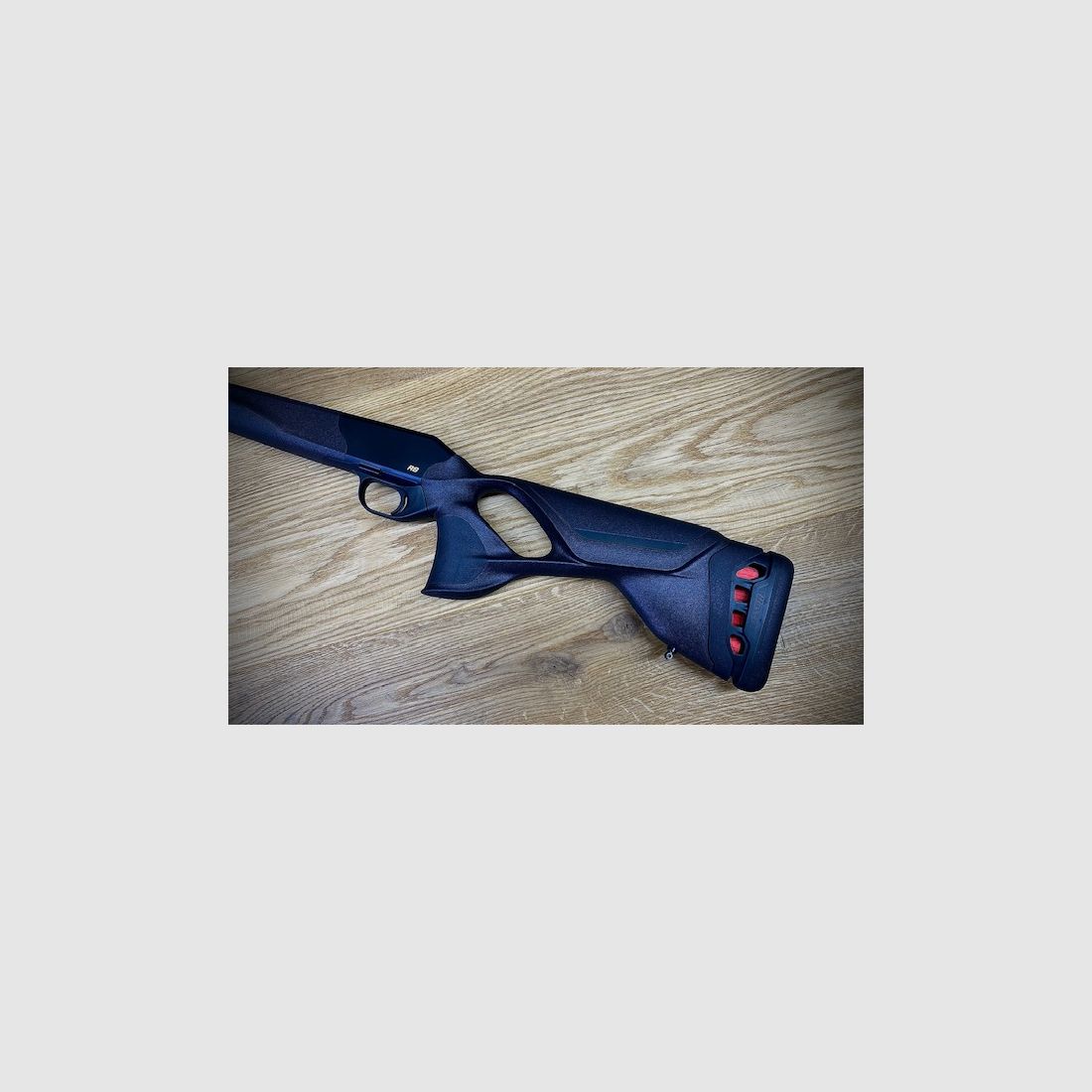 Blaser R8 Ultimate Schäftung / Schwarz-Braun / 17mm Kontur / Rückstoßdämpfungssystem
