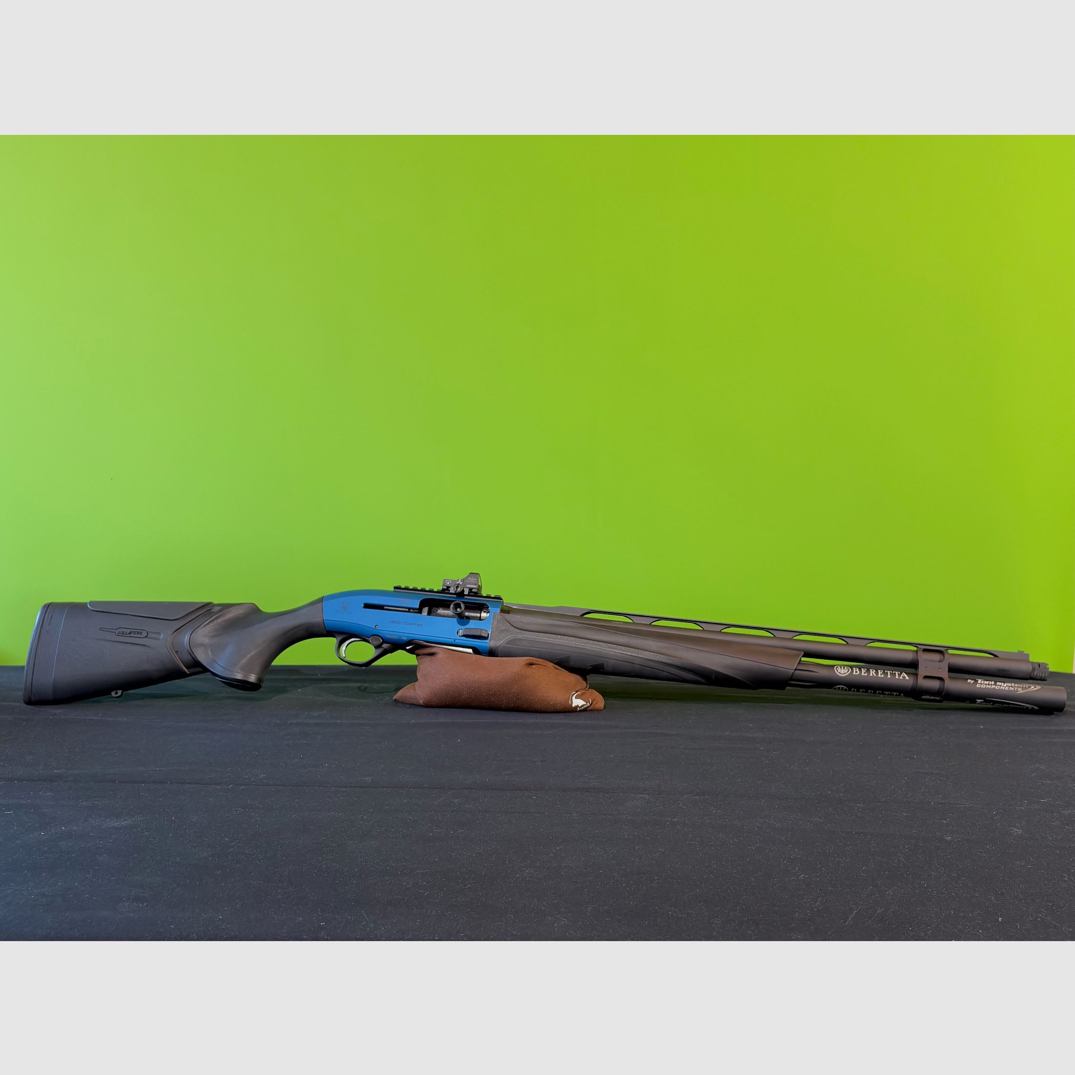 Beretta 1301 Comp Pro 12/76 con Burris FastFire 2, Picatinny Rail & Optimachoke HP Ported