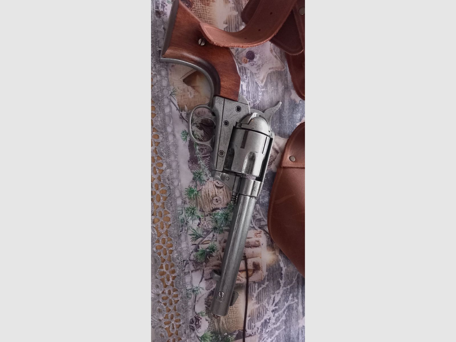 Westernholster Echtleder Mit Deko Patronen und Revolver 