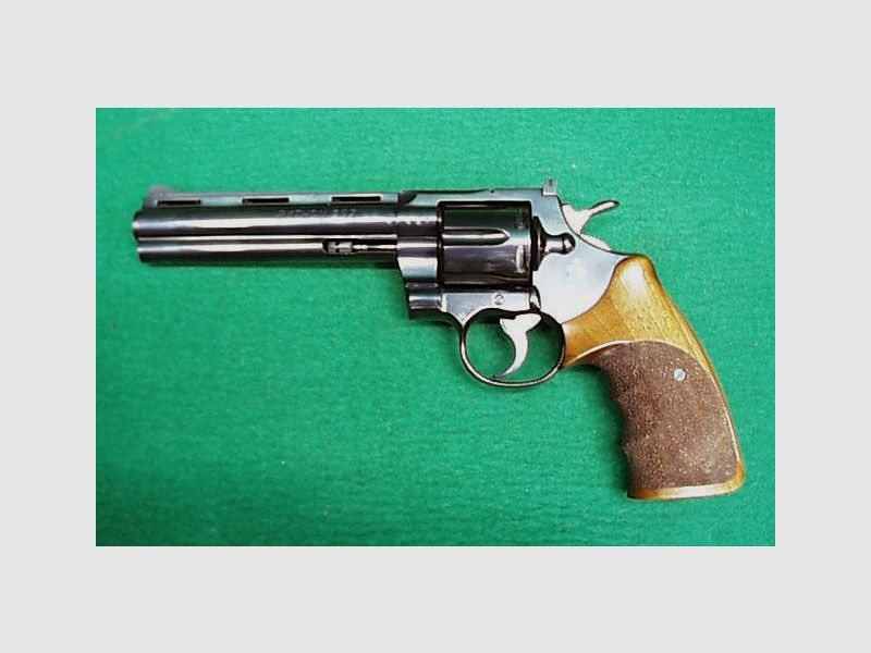 Revólver Colt Python 6