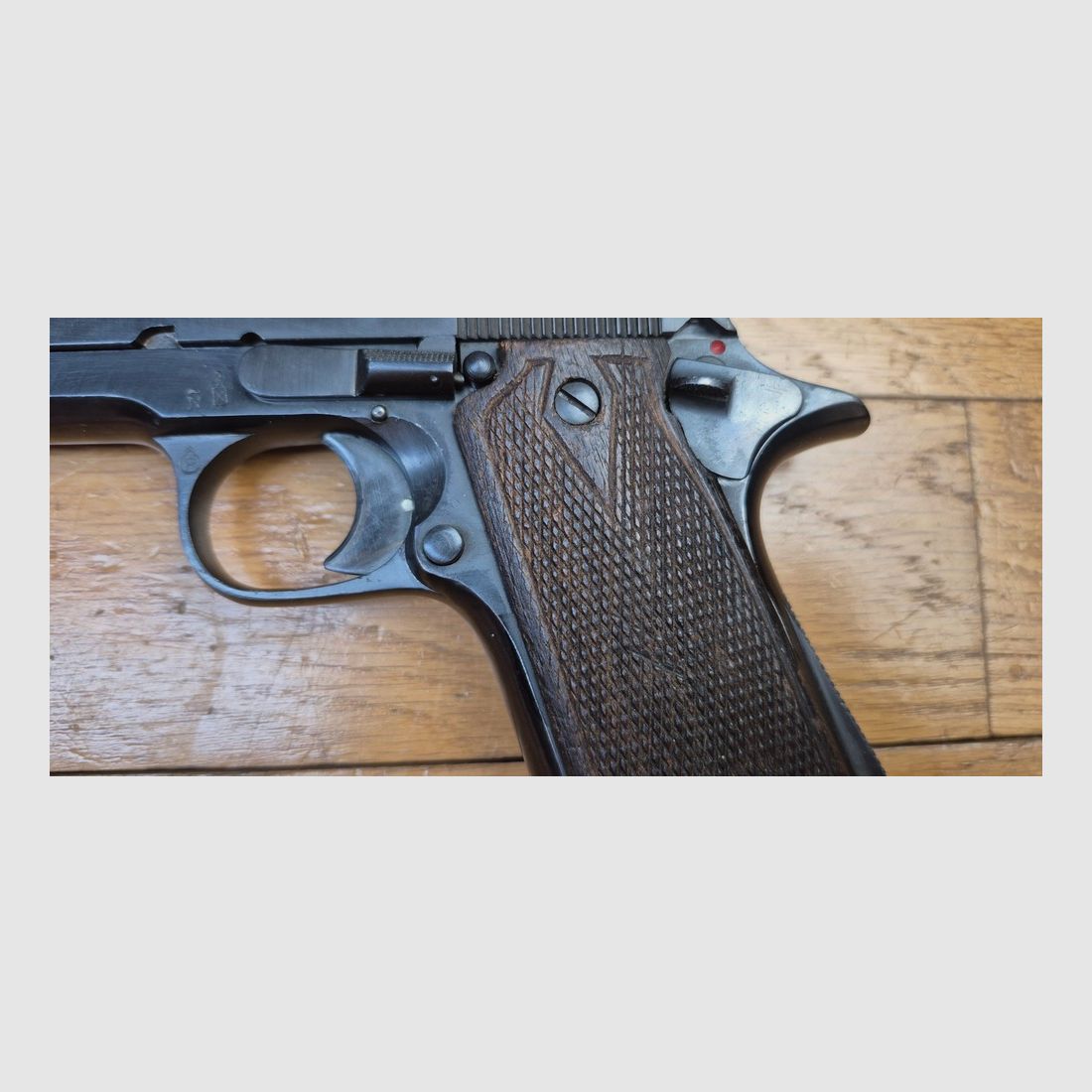 Très beau Pistolet Star B – Le plus réussi des clones du 1911 – Cal. 9 x19 – Arme adoptée par la Wehrmacht – Très belle fabrication de Eibar de 1943 – Arme militaire – État mécanique et esthétique plus que très beau – TBE++/TBE+++, image 4 sur 24