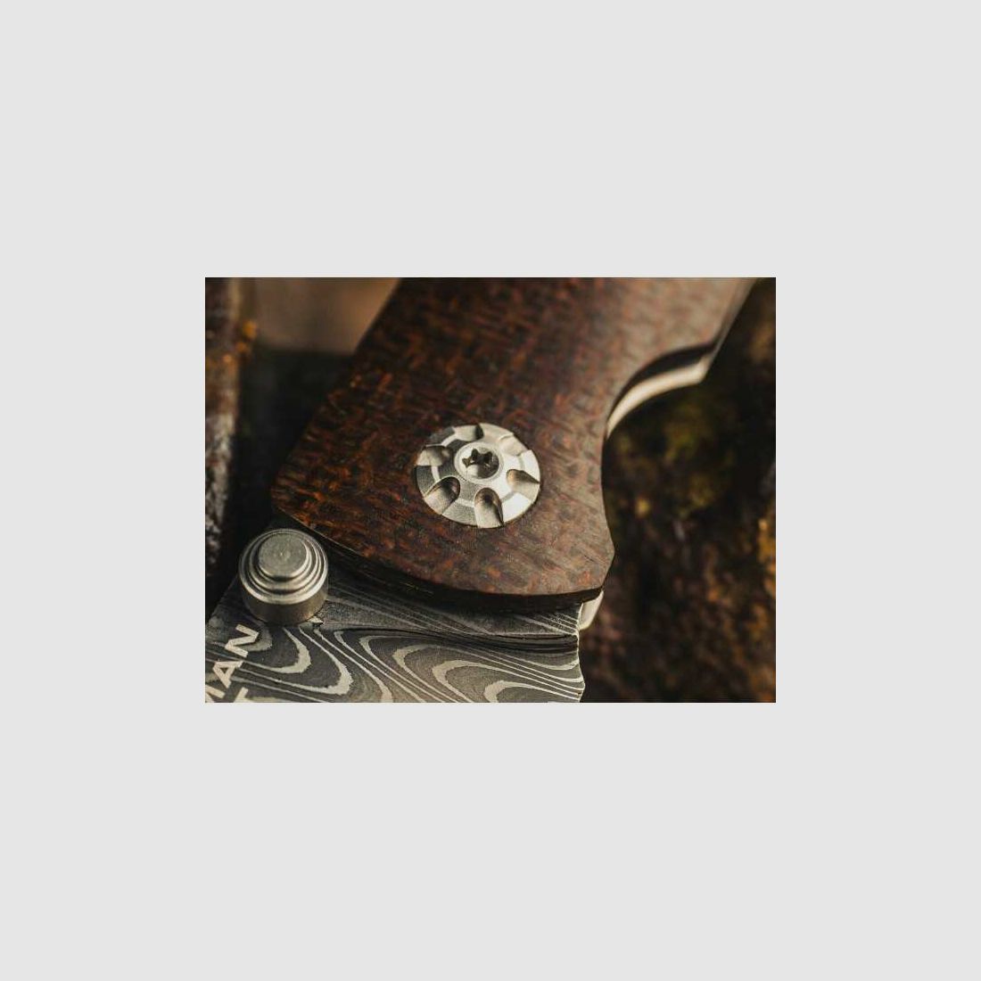 Coltello Damascato Böker M4 Sherman di Chad Nichols