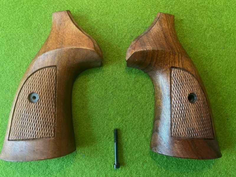 KLASSISCHE HOLZGRIFFE REVOLVER VERMUTLICH PASSEND ENTWEDER FÜR S&W K/L FRAME 357/44MAG ODER COLT