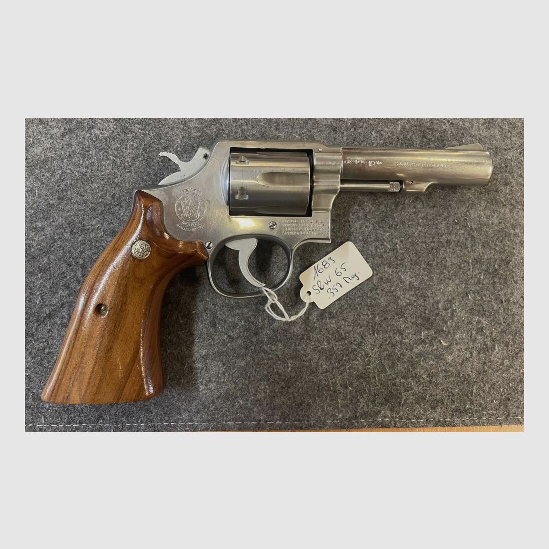 Smith + Wesson 65