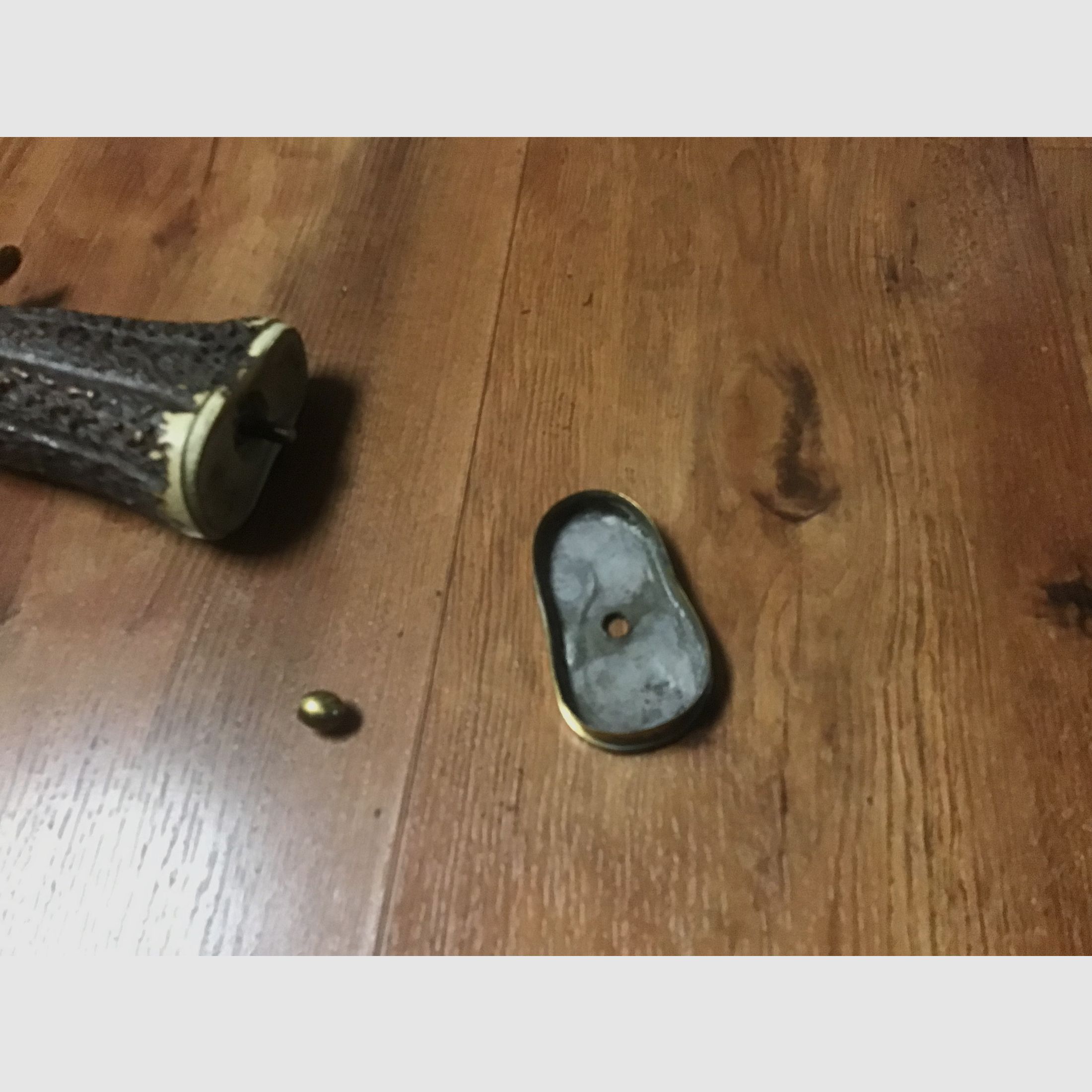 2 beaux couteaux de chasse presque épées avec l'inscription Vivat Diana