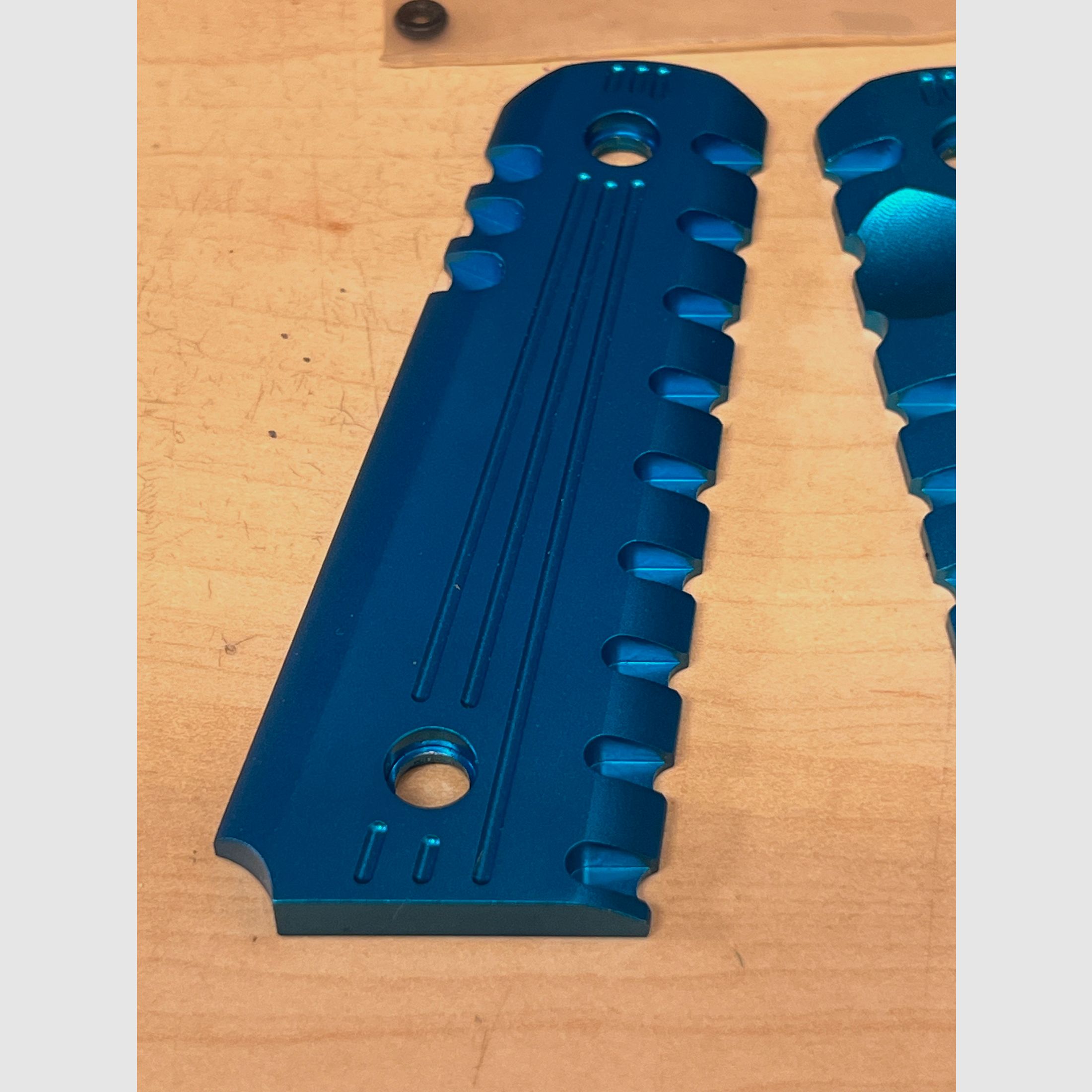 Griffschalen für 1911 Airsoft P.A.K. und Original Modelle in Aluminium Blau eloxiert