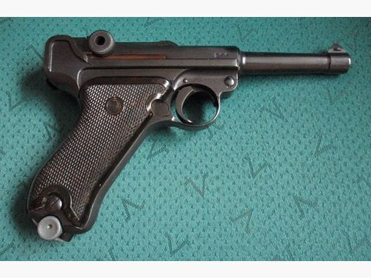 Pistolet 08 de la police populaire Vopo avec tampon 08