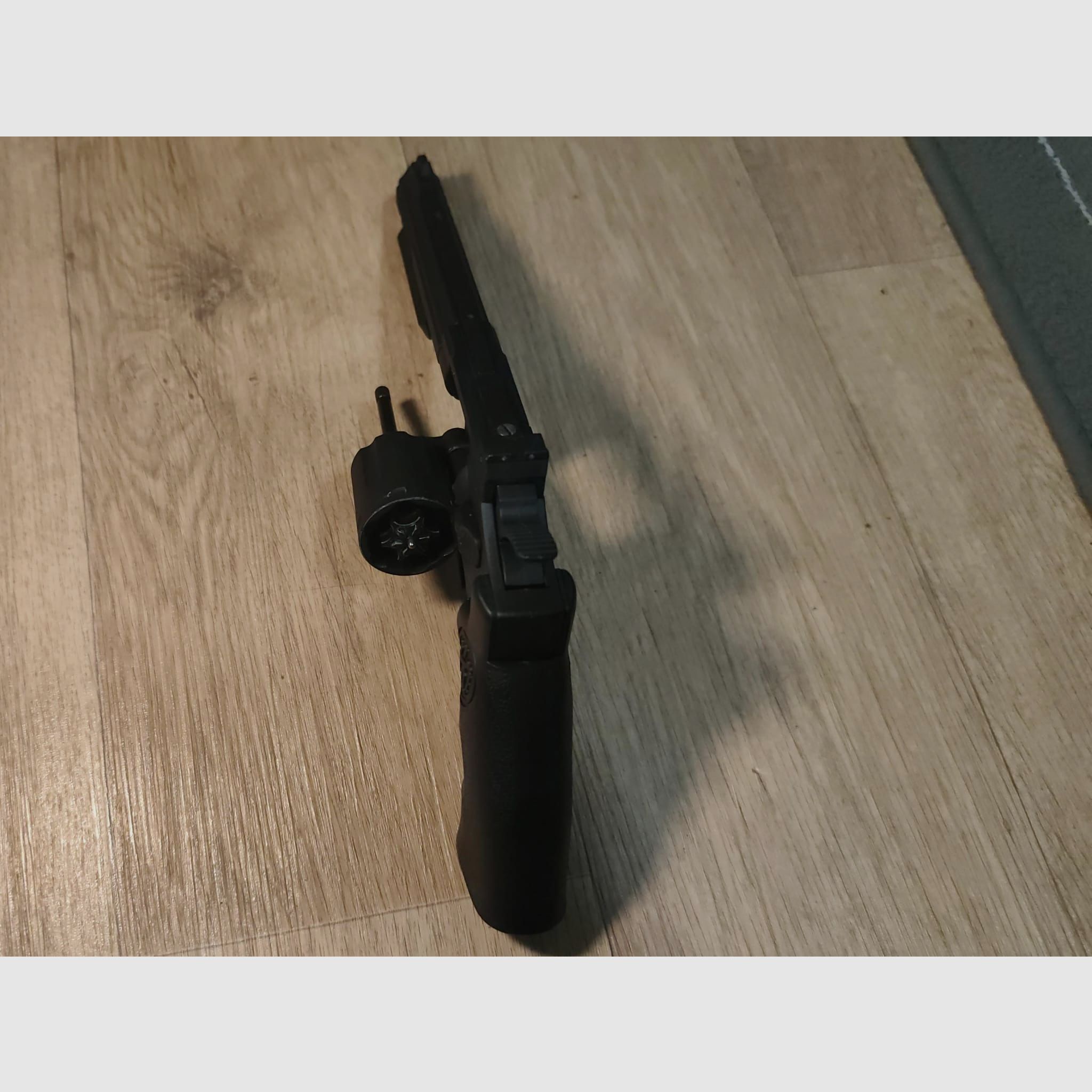 KLI Titan 6 Zoll Revolver Vollmetall CO2 6mm BB schwarz