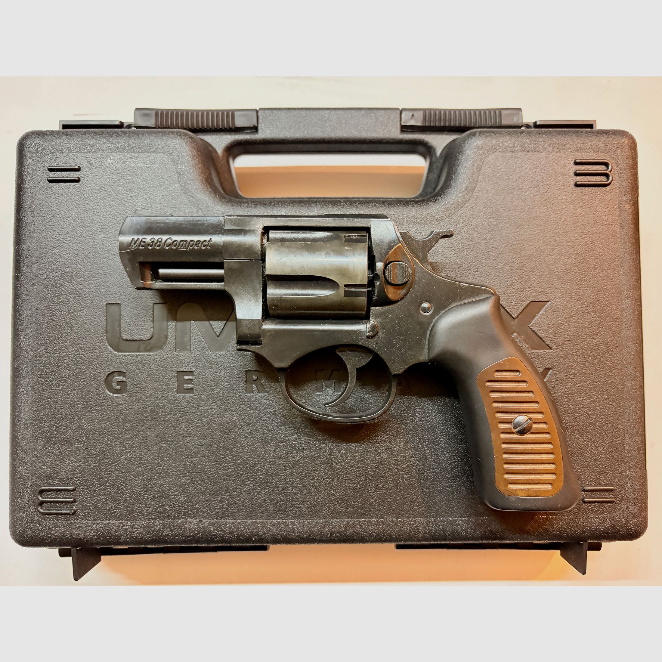 Blank firing revolver ME 38 Compact, cal. 9mm blank (with case)
