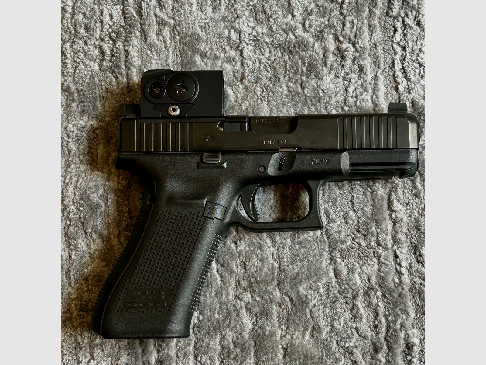 Glock 45 MOS FS Kal. 9mm + AIMPOINT ACRO + SAFARILAND Holster