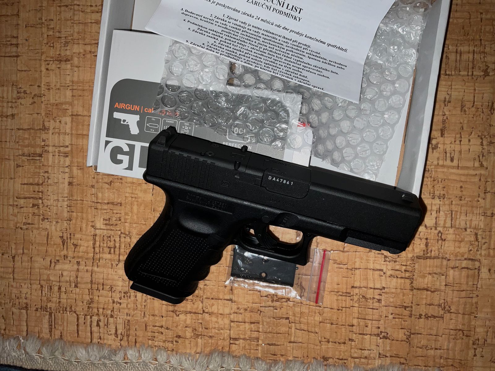 Glock 19 CO2 4,5 mm BBs NUOVO