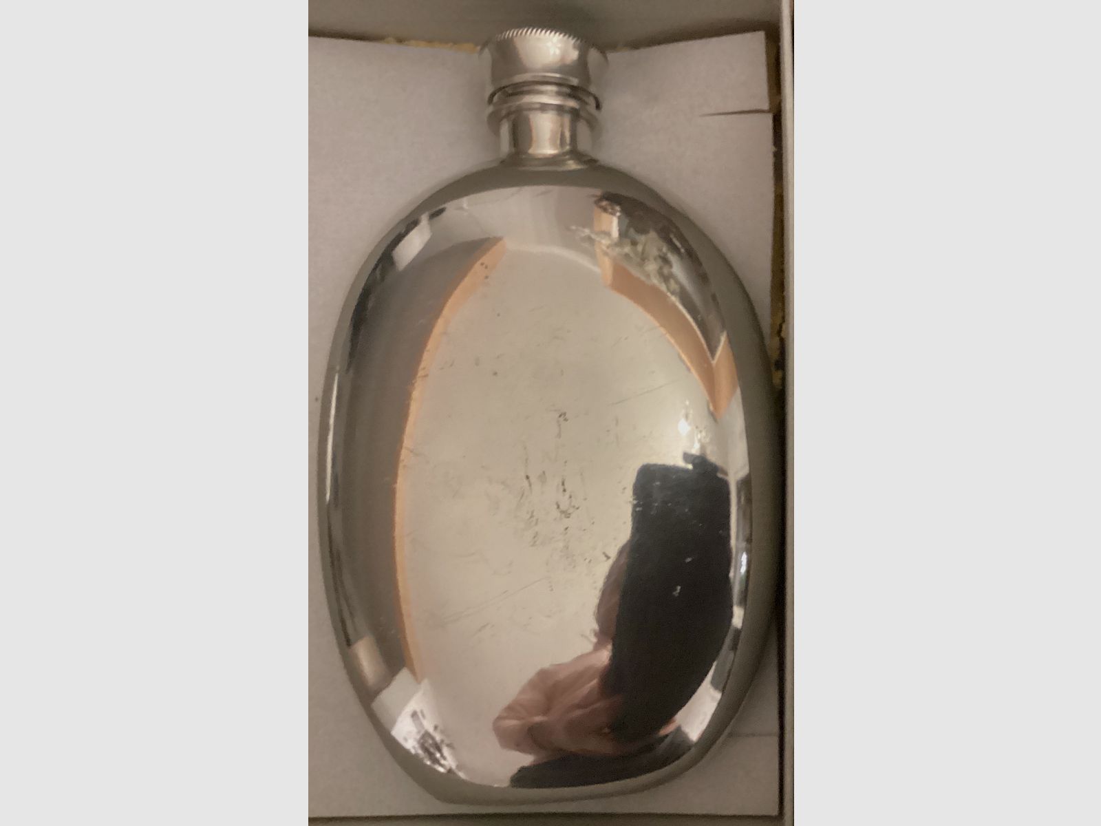 Flachmann mit Löwengravur